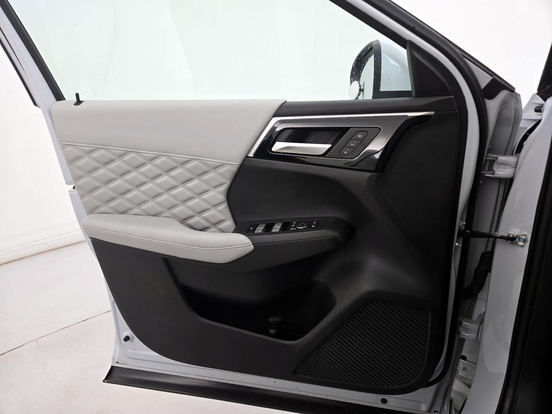 Thumbnail: 2022 Mitsubishi Outlander - 12