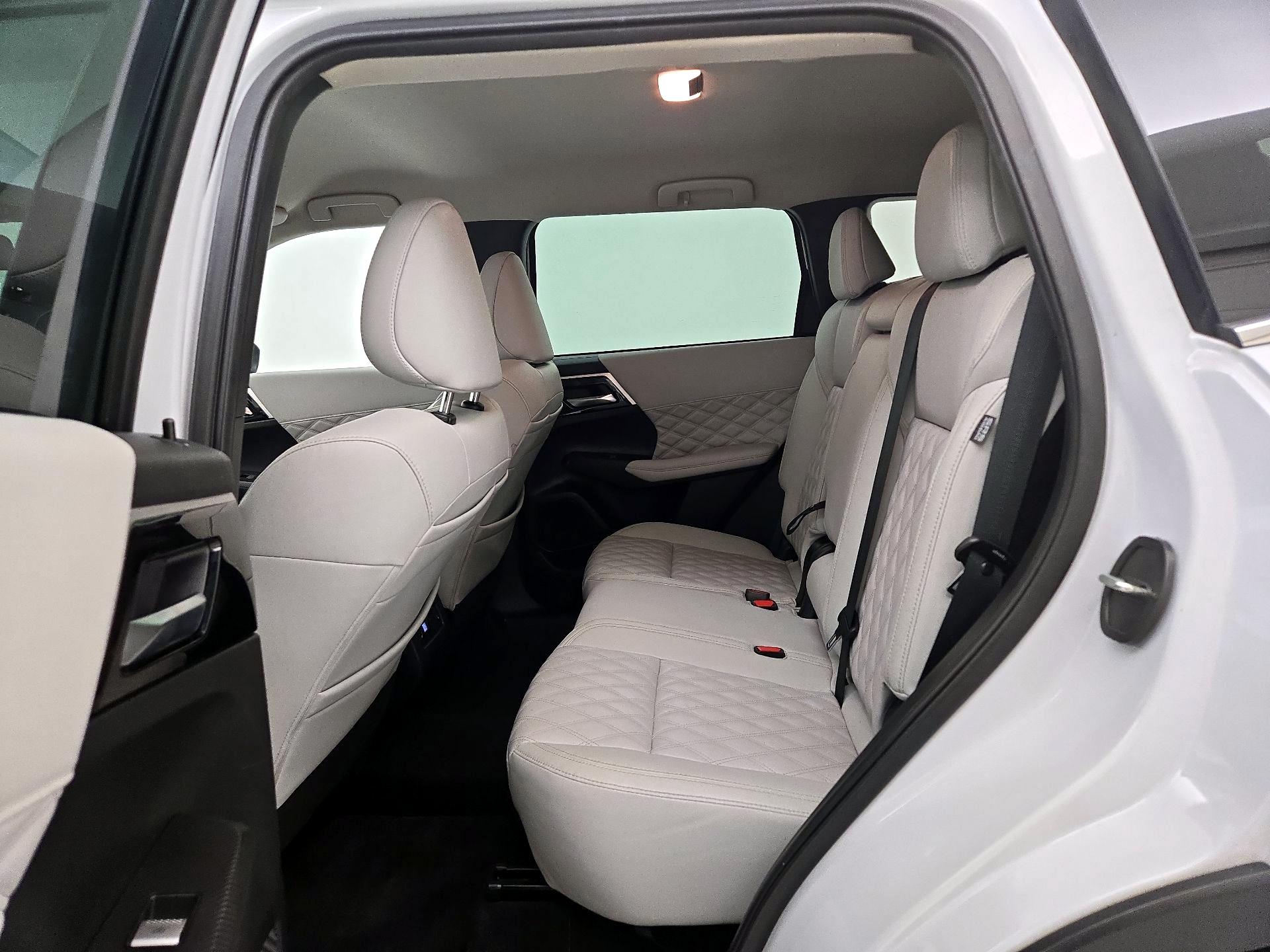Thumbnail: 2022 Mitsubishi Outlander - 20
