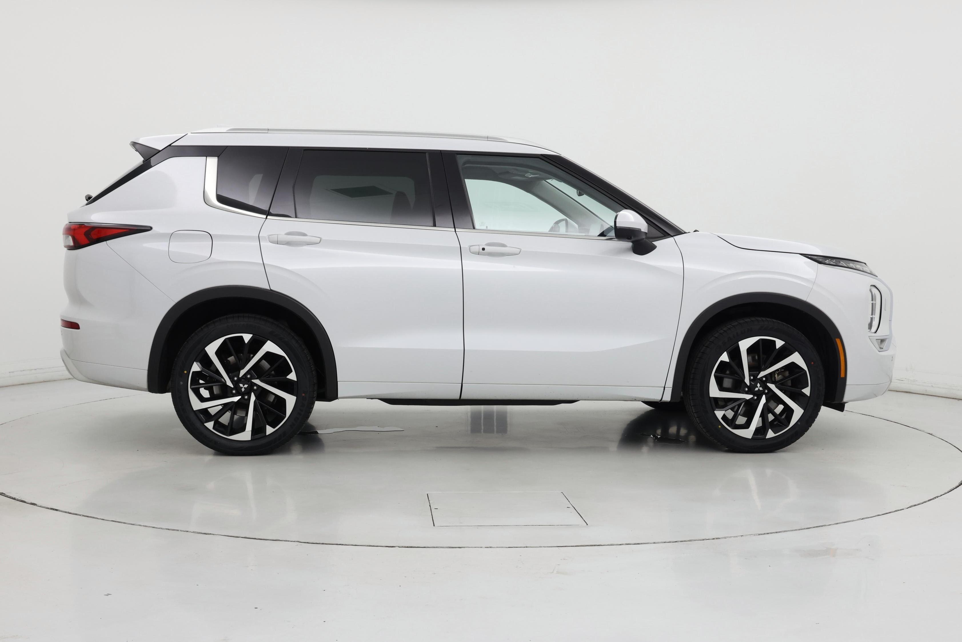 Thumbnail: 2022 Mitsubishi Outlander - 7