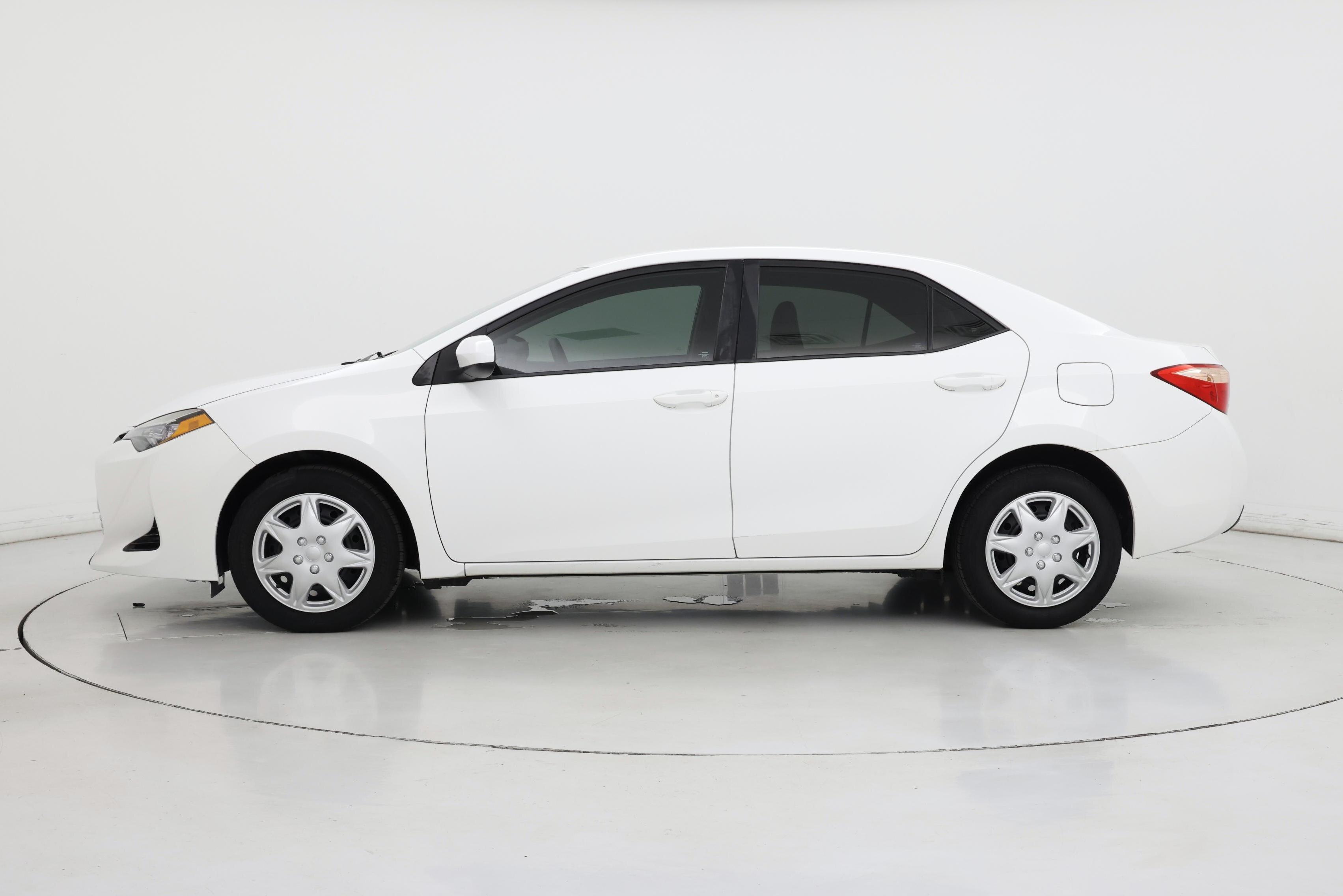 Thumbnail: 2017 Toyota Corolla - 3