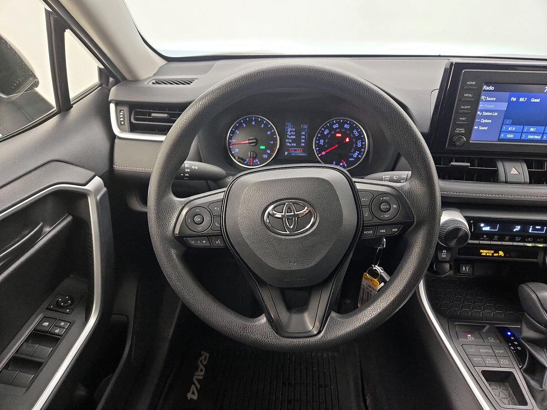 Thumbnail: 2019 Toyota RAV4 - 10