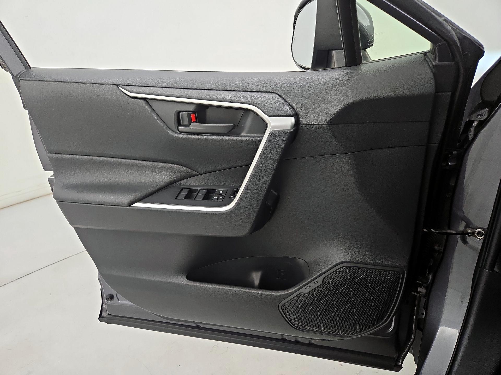 Thumbnail: 2019 Toyota RAV4 - 12