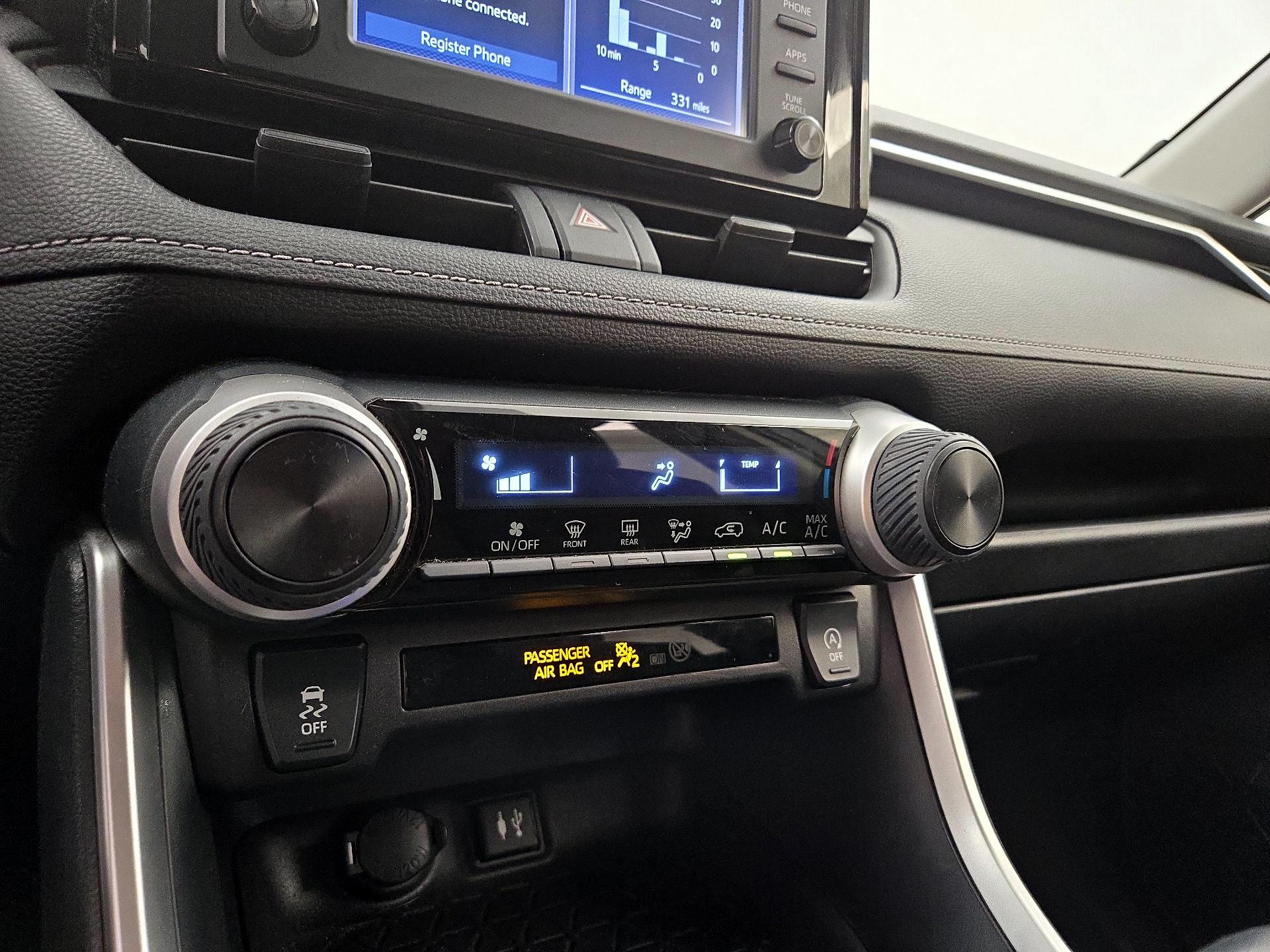 Thumbnail: 2019 Toyota RAV4 - 16