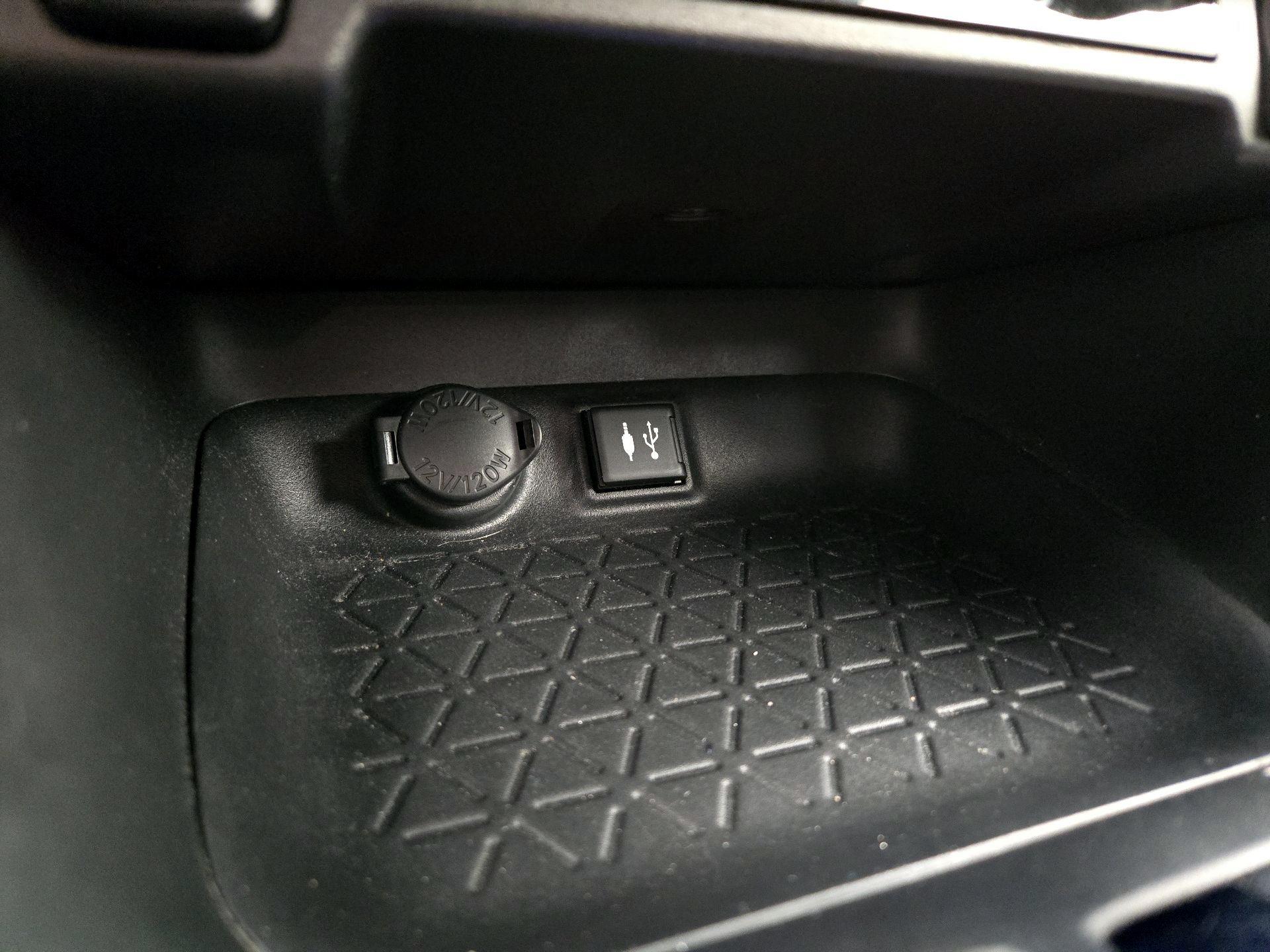 Thumbnail: 2019 Toyota RAV4 - 18