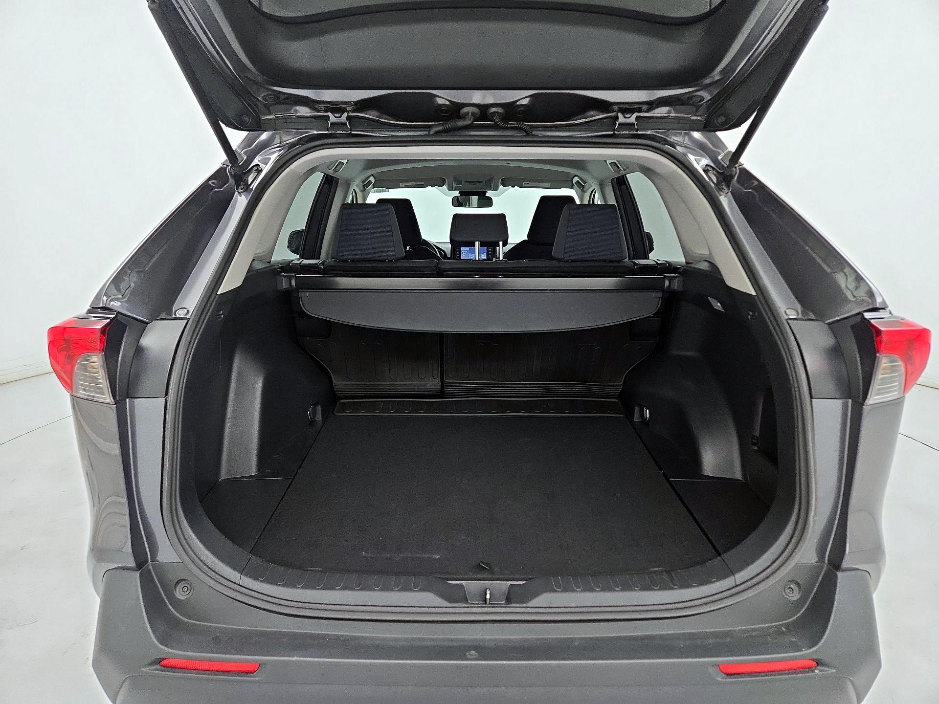 Thumbnail: 2019 Toyota RAV4 - 20