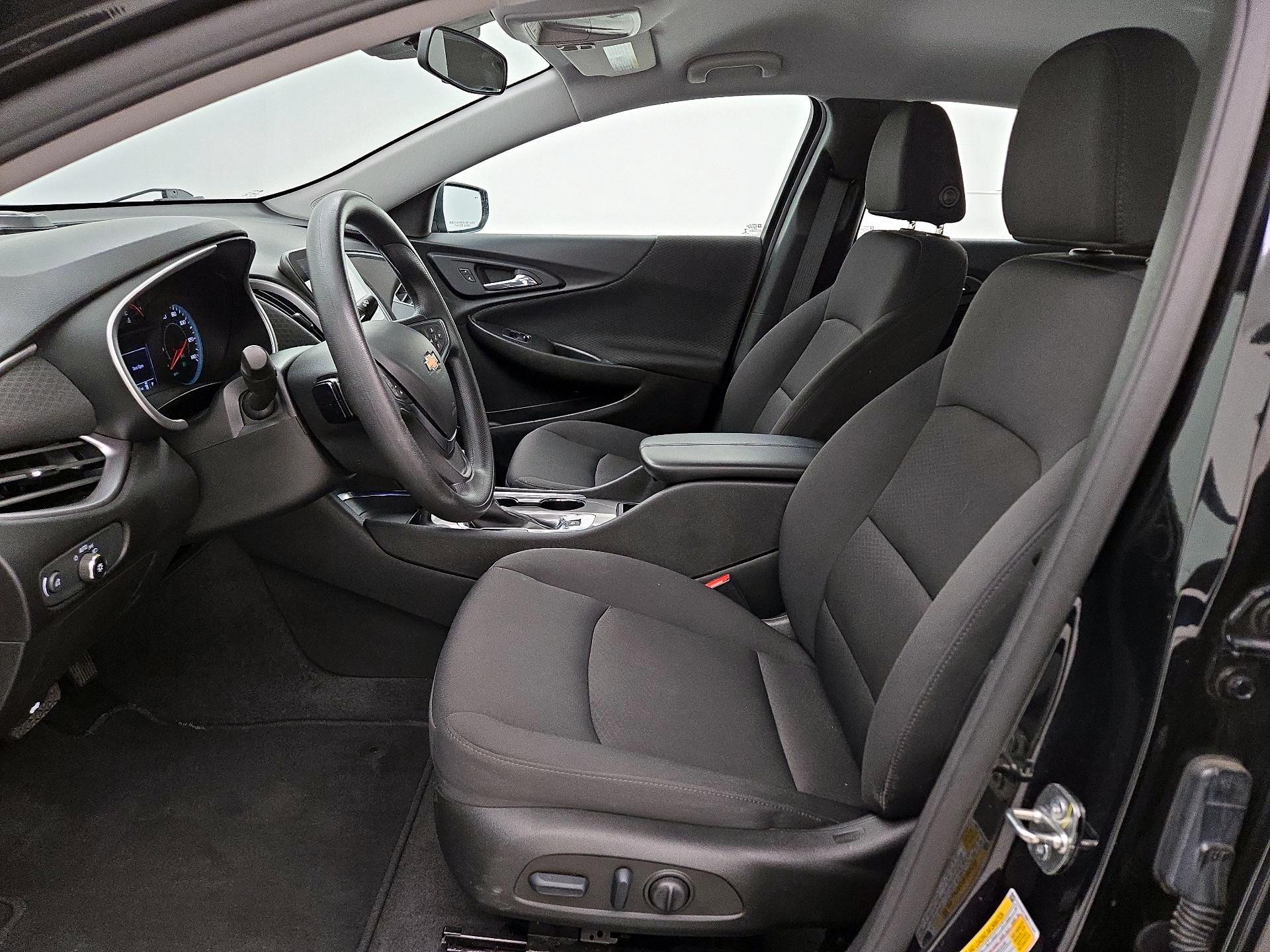 Thumbnail: 2022 Chevrolet Malibu - 11