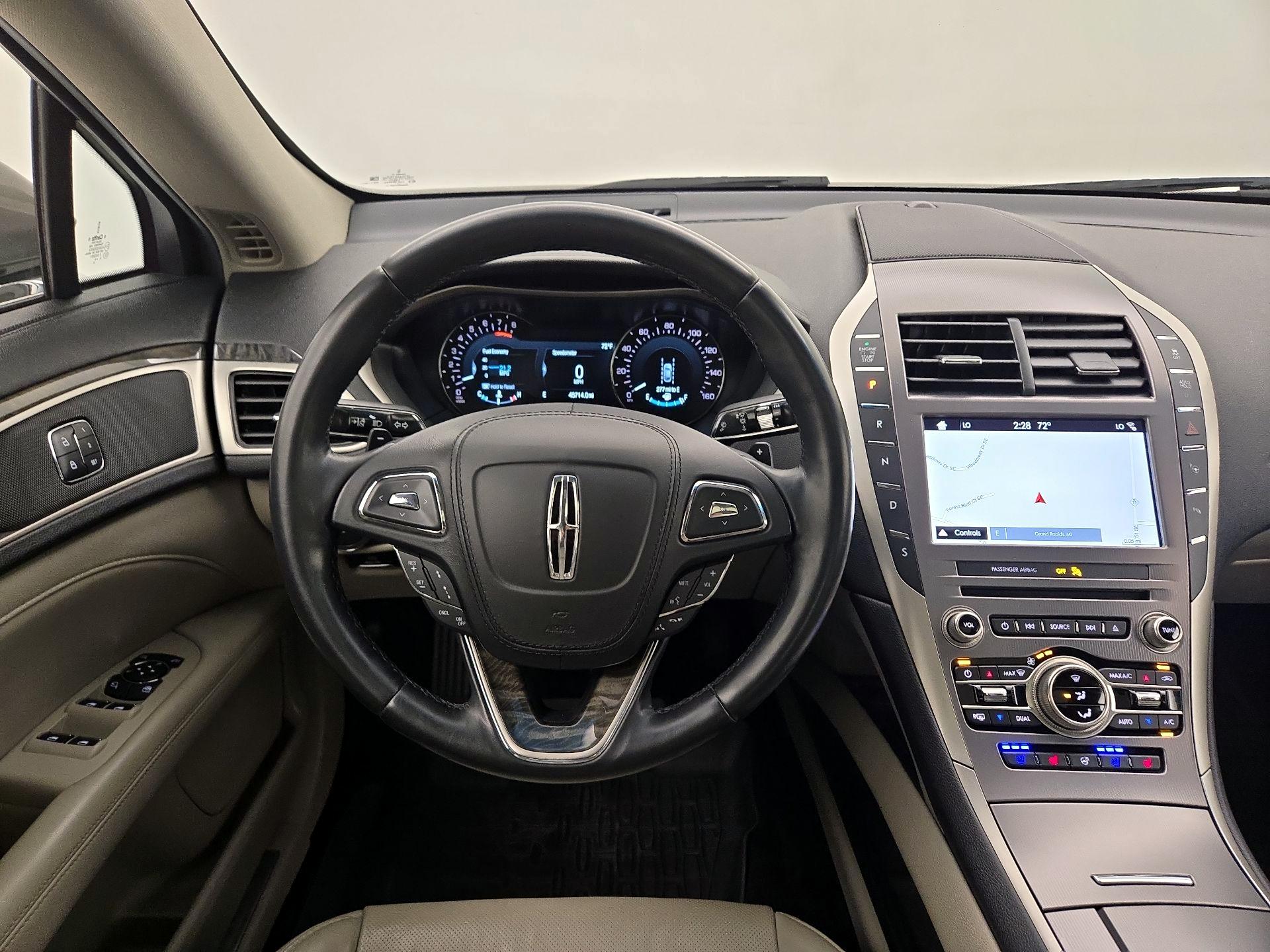 Thumbnail: 2017 Lincoln MKZ - 10