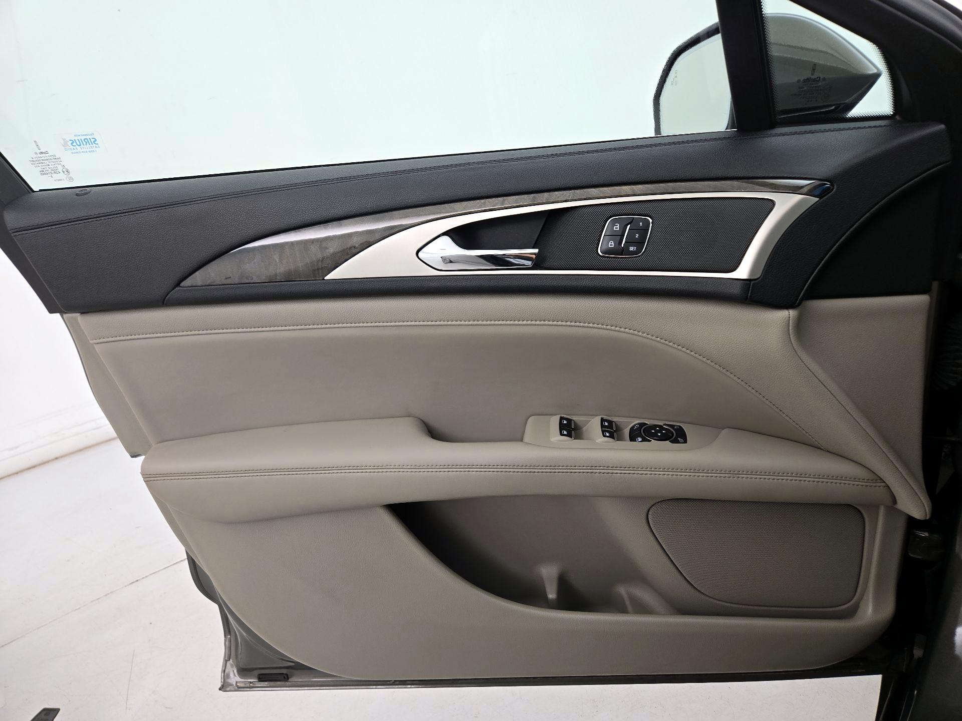 Thumbnail: 2017 Lincoln MKZ - 12