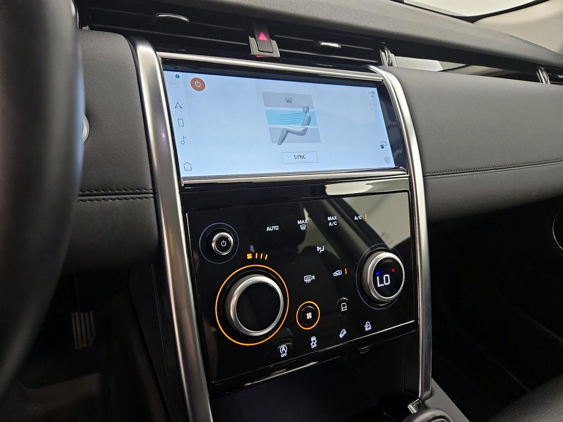 Thumbnail: 2021 Land Rover Discovery Sport - 17