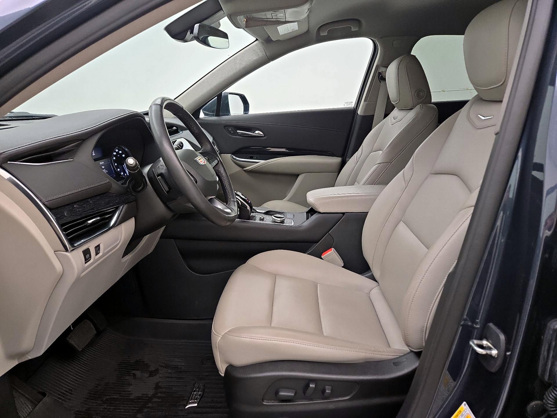 Thumbnail: 2020 Cadillac XT4 - 11