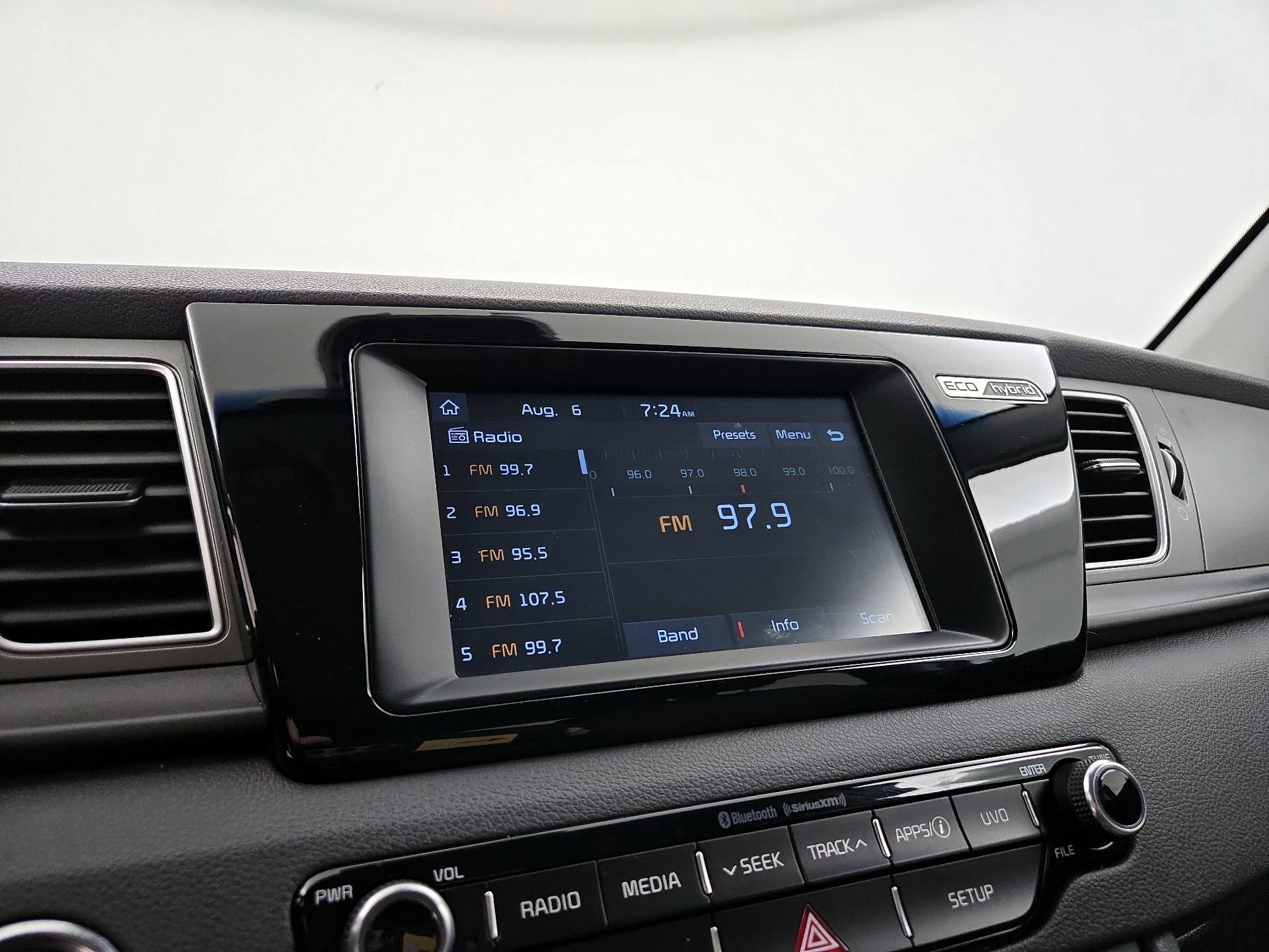 Thumbnail: 2017 Kia Niro - 15