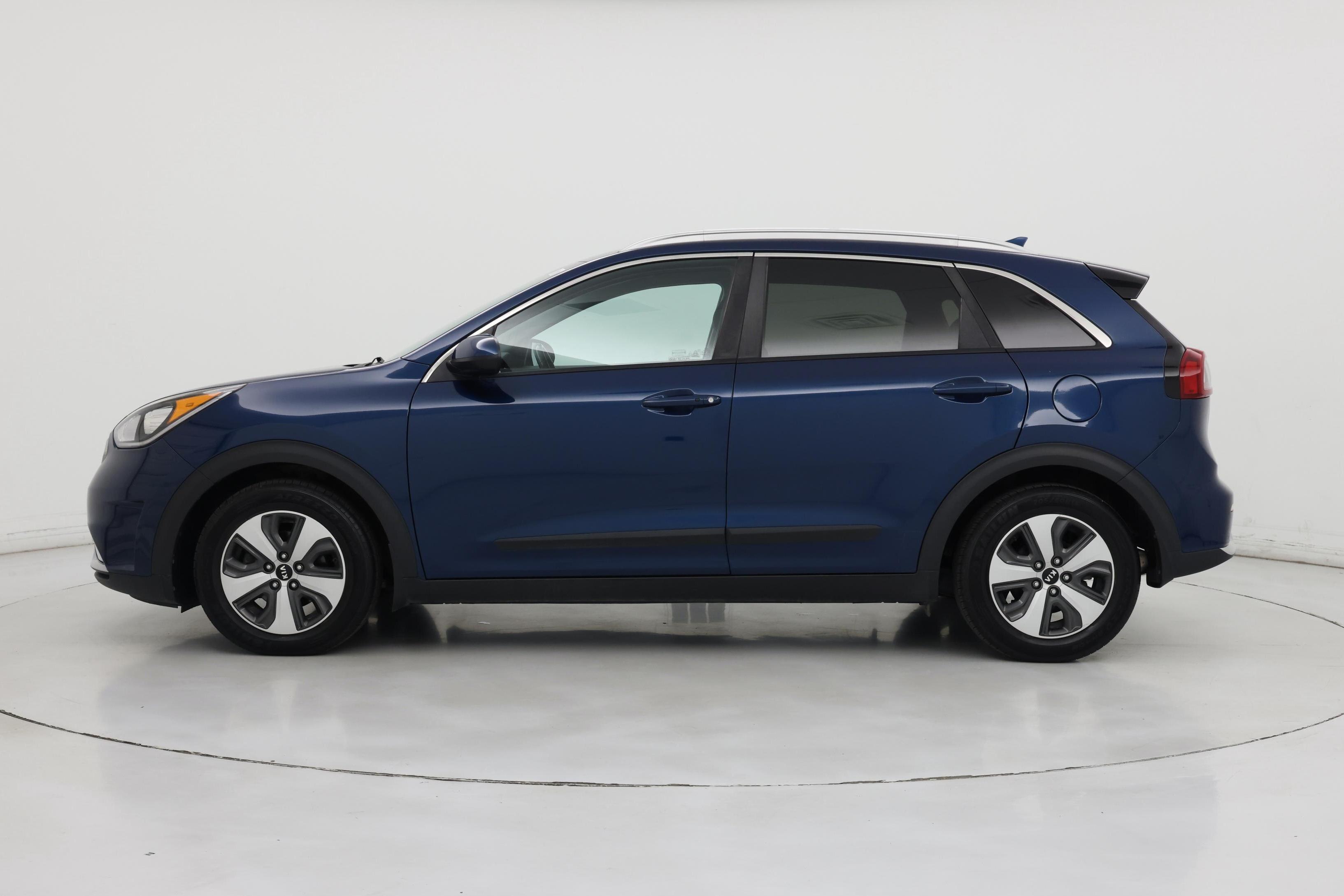 Thumbnail: 2017 Kia Niro - 3