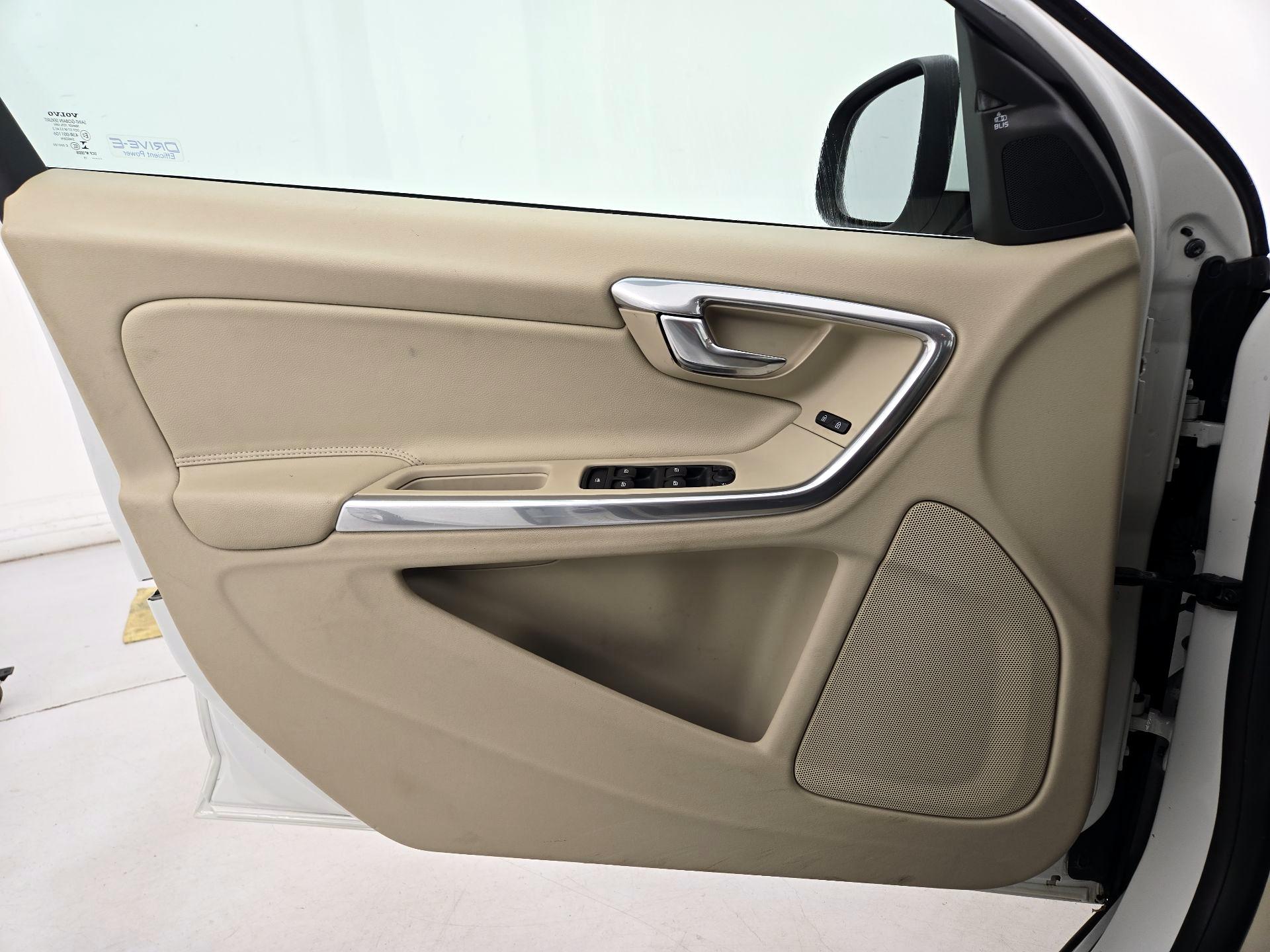 Thumbnail: 2015 Volvo S60 - 12