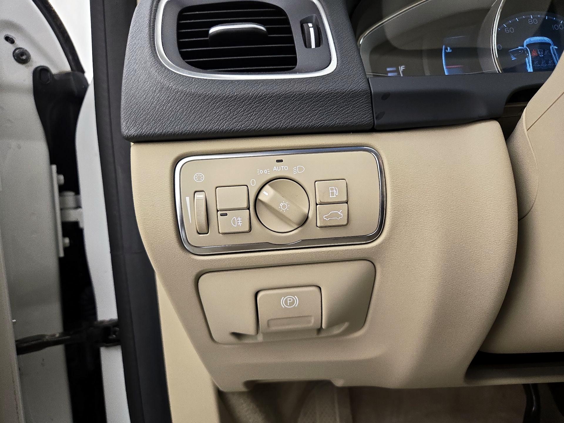 Thumbnail: 2015 Volvo S60 - 13