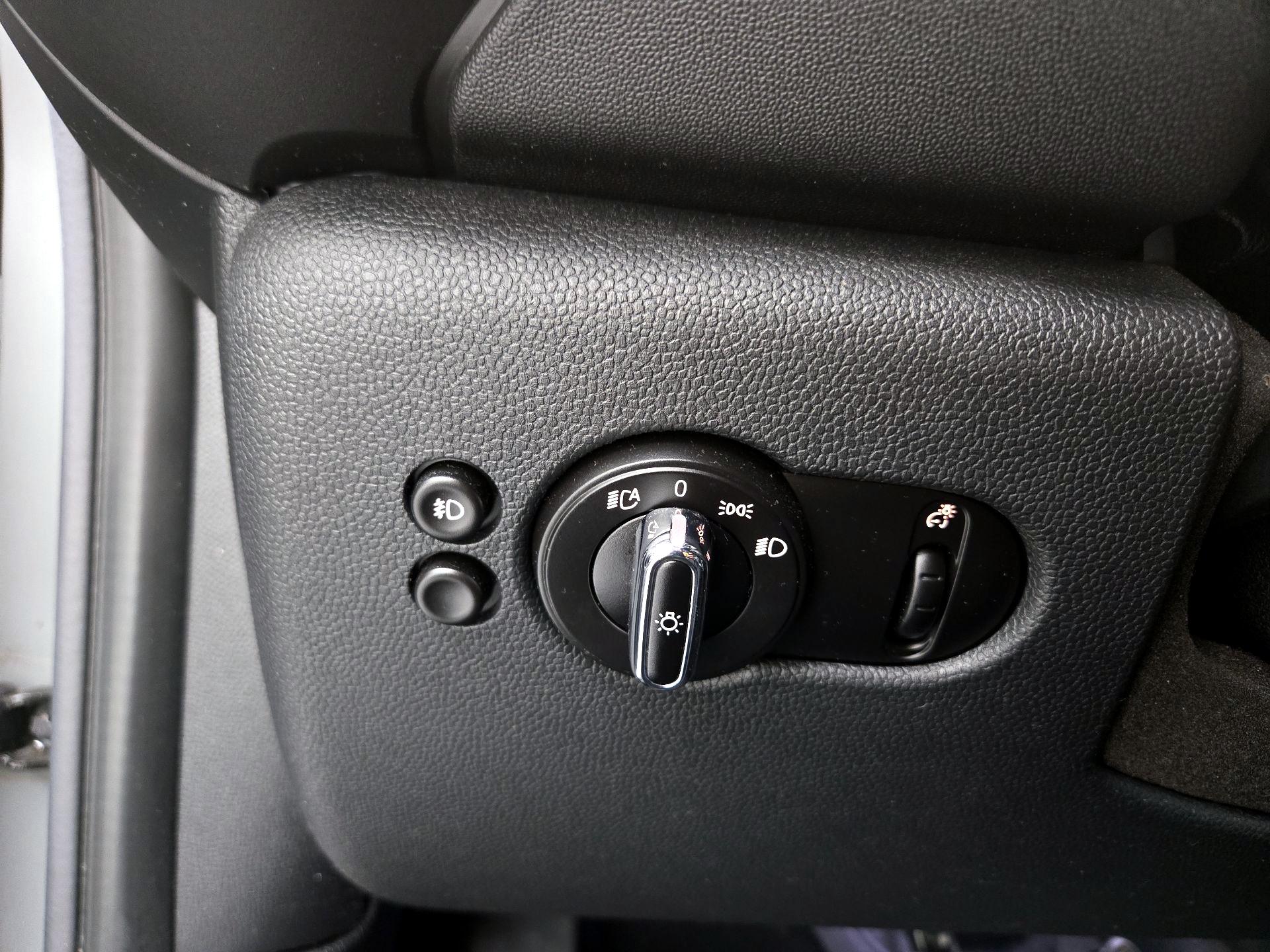 Thumbnail: 2015 MINI Cooper Hardtop - 13