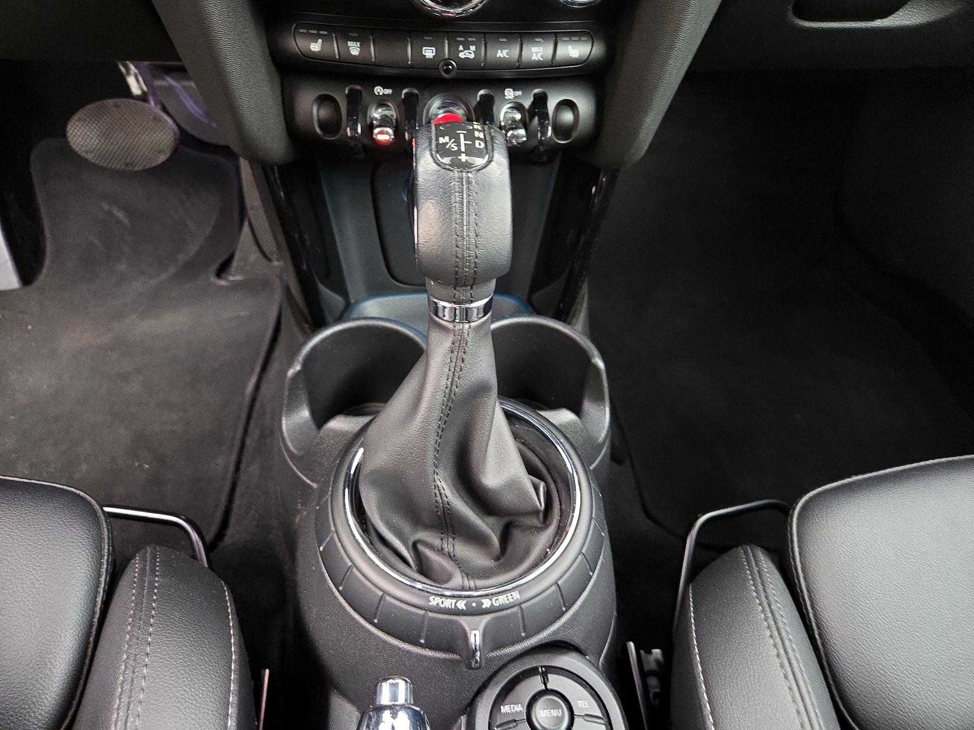 Thumbnail: 2015 MINI Cooper Hardtop - 18