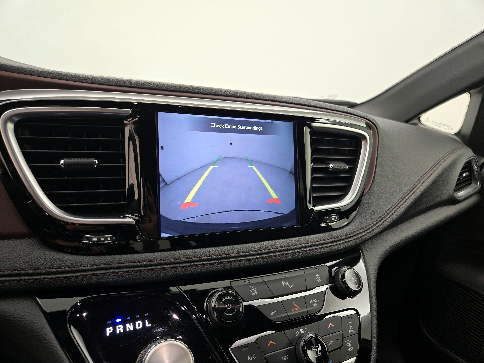 Thumbnail: 2020 Chrysler Pacifica - 15