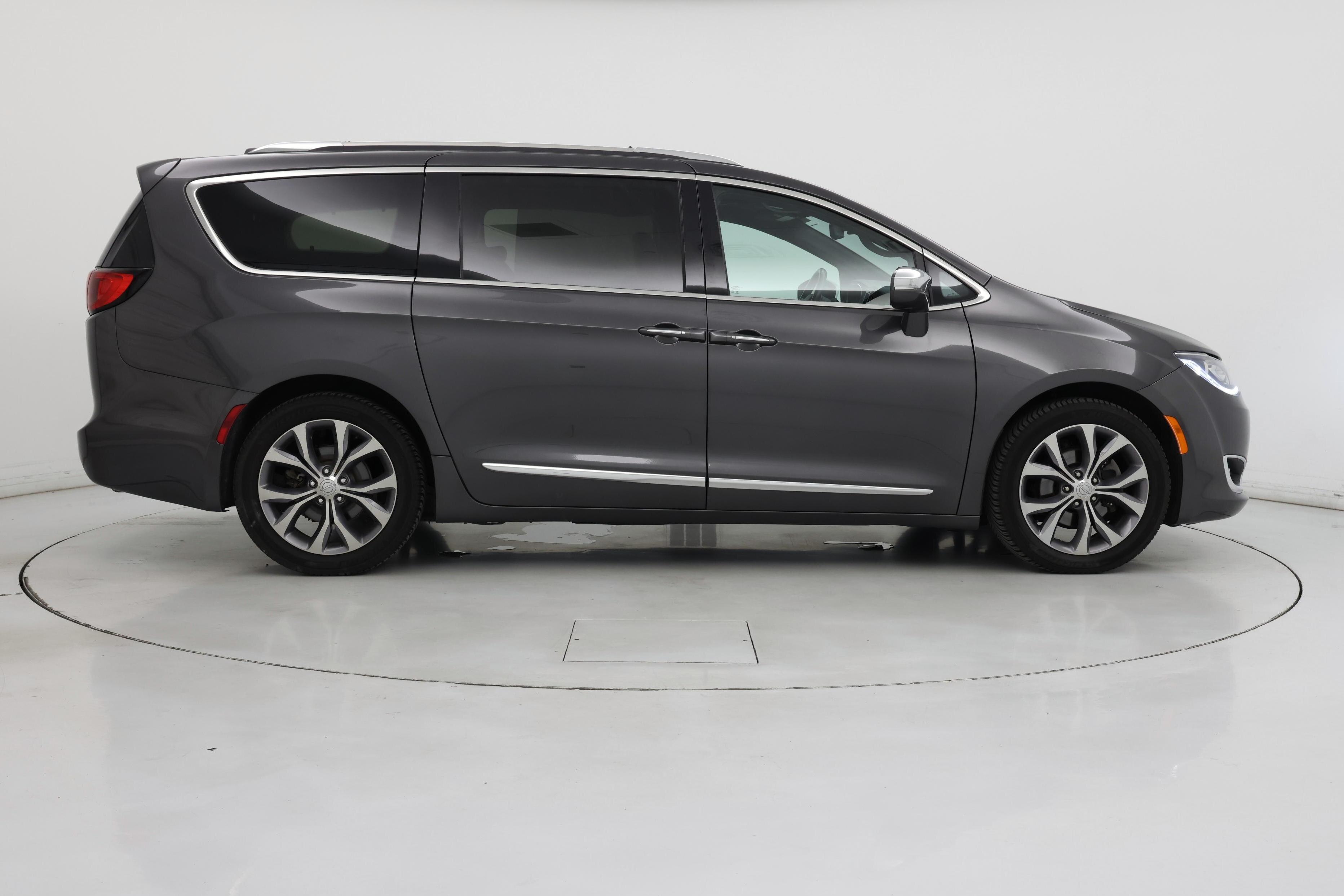 Thumbnail: 2020 Chrysler Pacifica - 7