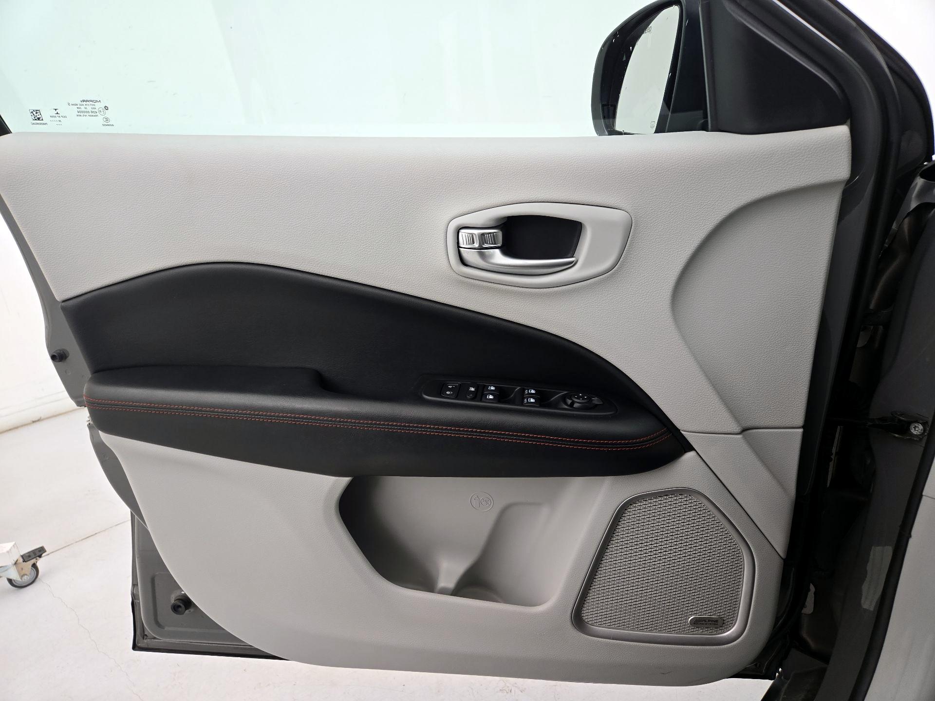 Thumbnail: 2021 Jeep Compass - 12