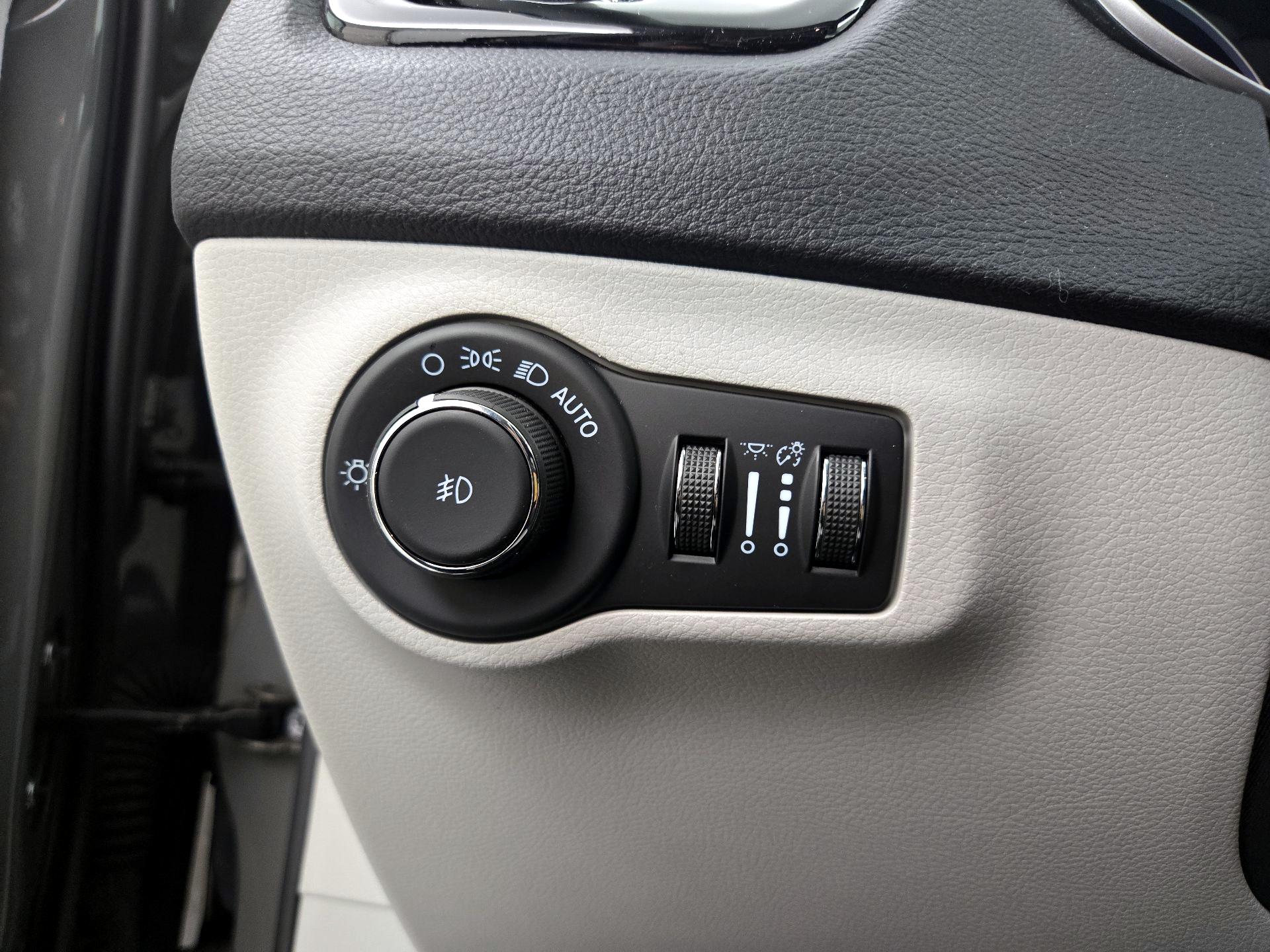 Thumbnail: 2021 Jeep Compass - 13