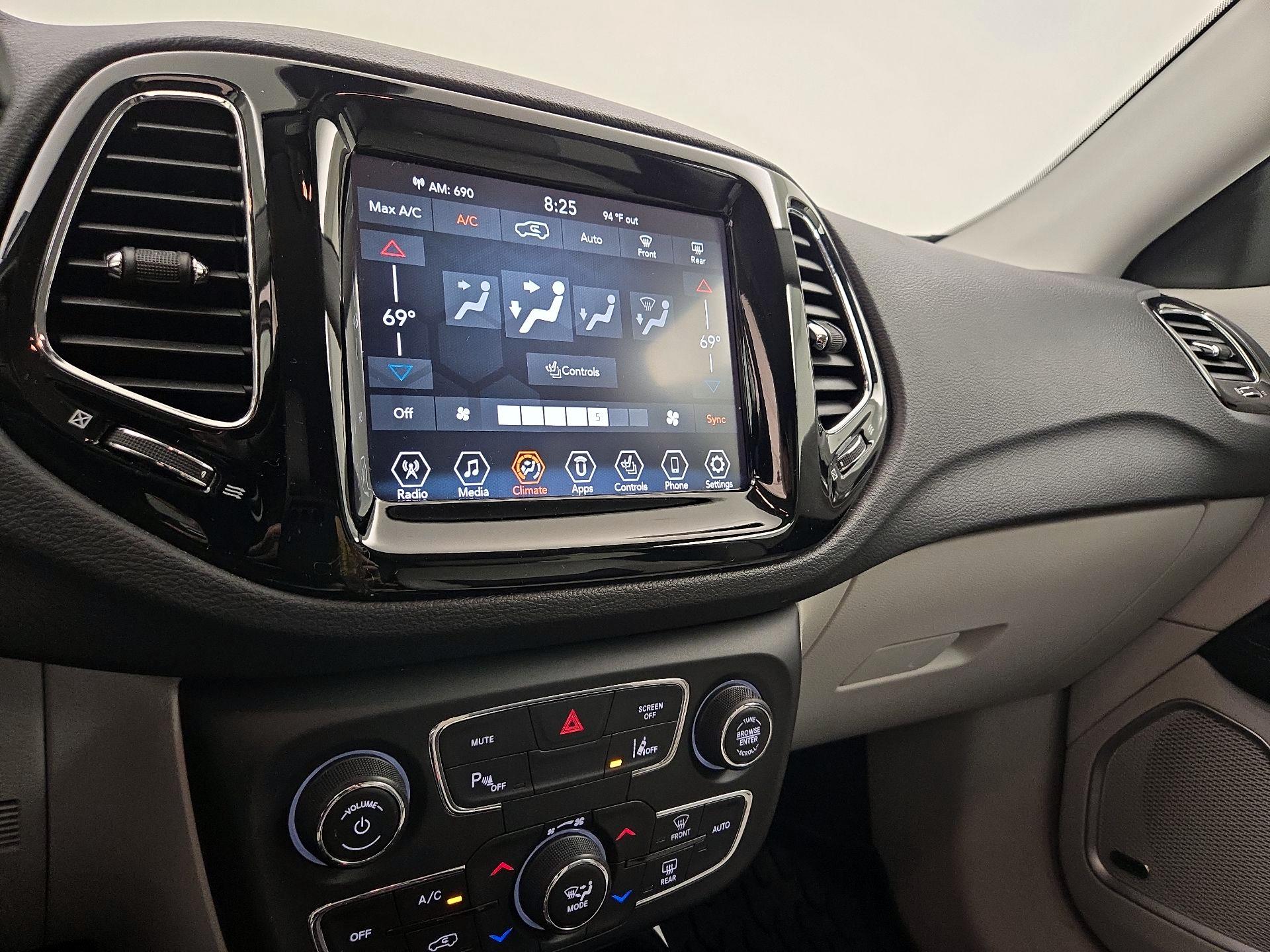 Thumbnail: 2021 Jeep Compass - 16