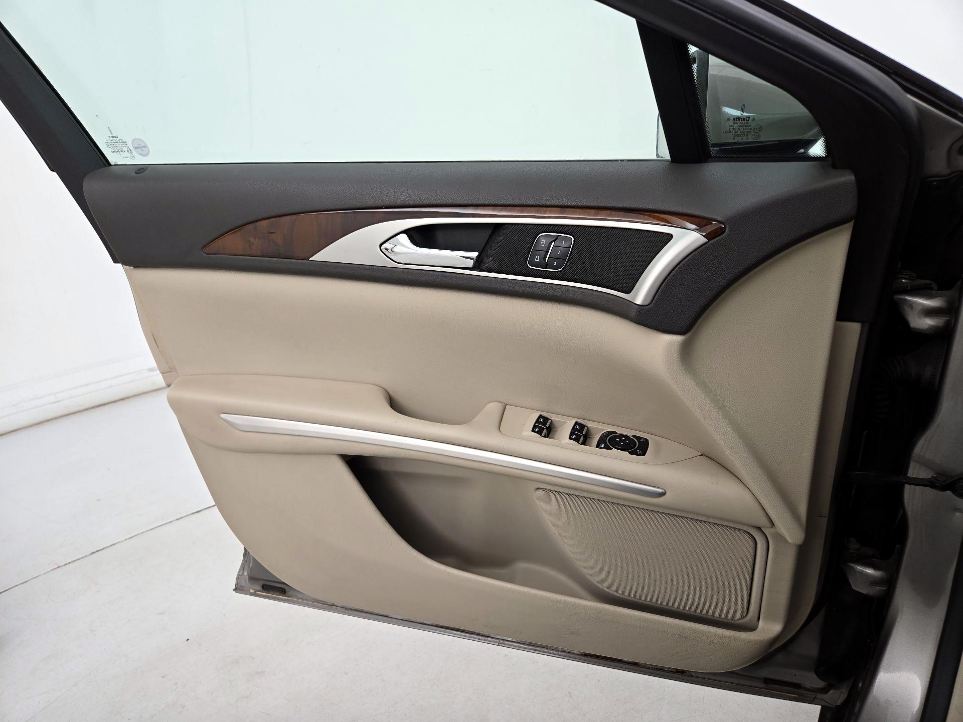 Thumbnail: 2016 Lincoln MKZ - 12