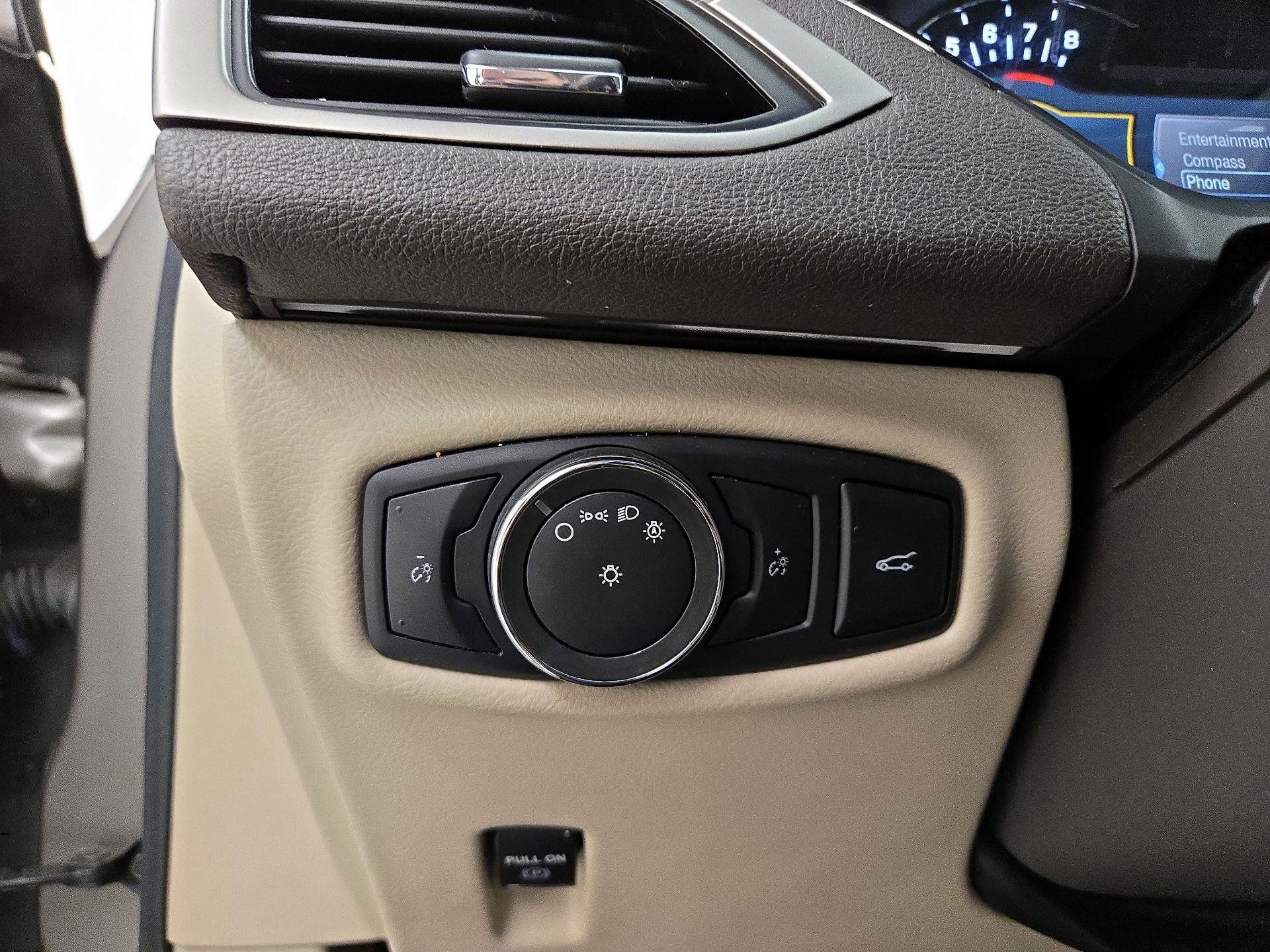 Thumbnail: 2016 Lincoln MKZ - 13