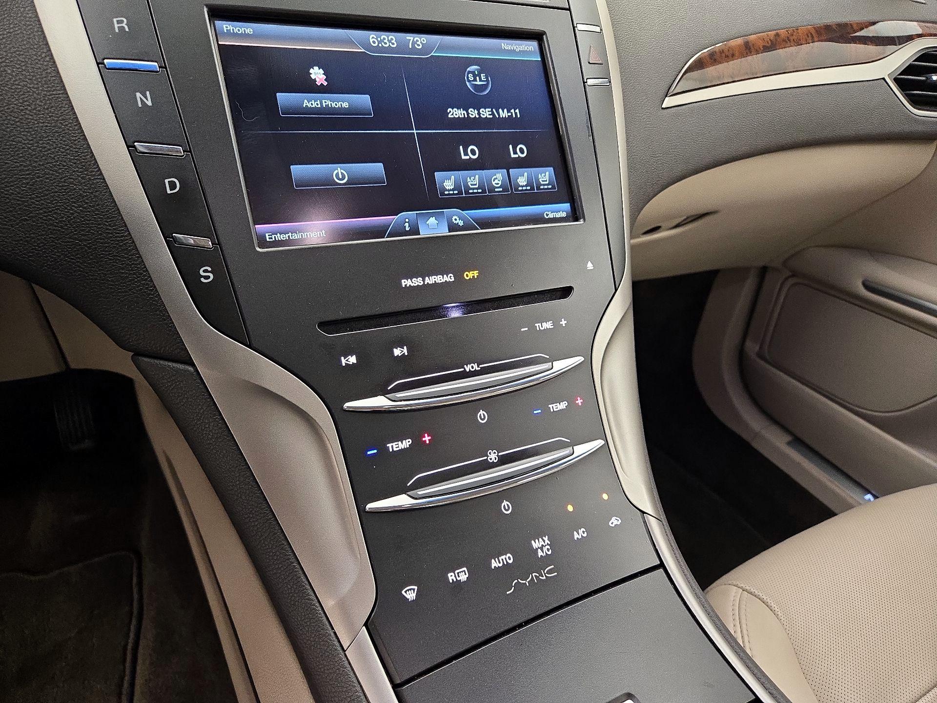 Thumbnail: 2016 Lincoln MKZ - 17