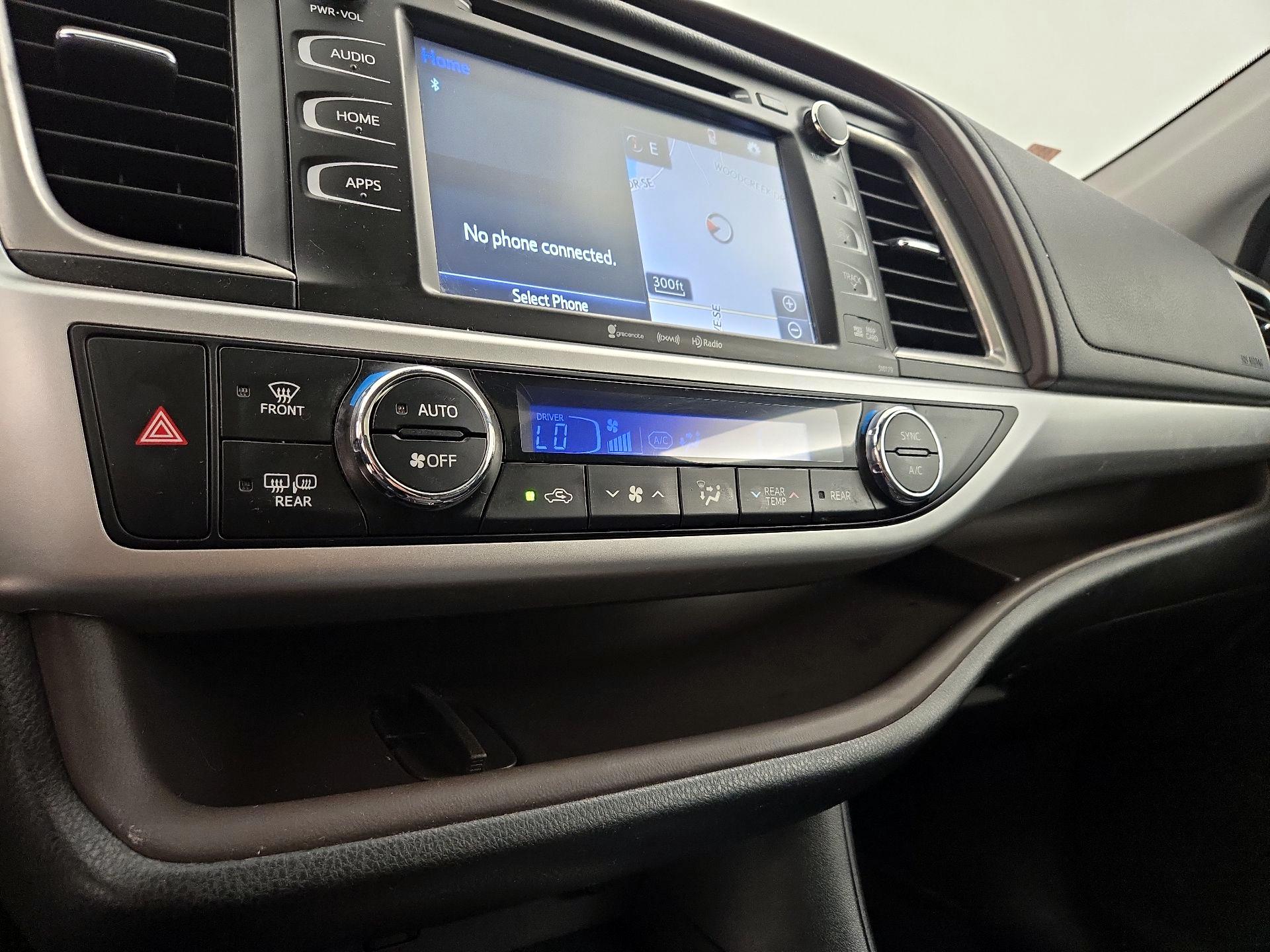 Thumbnail: 2018 Toyota Highlander - 16