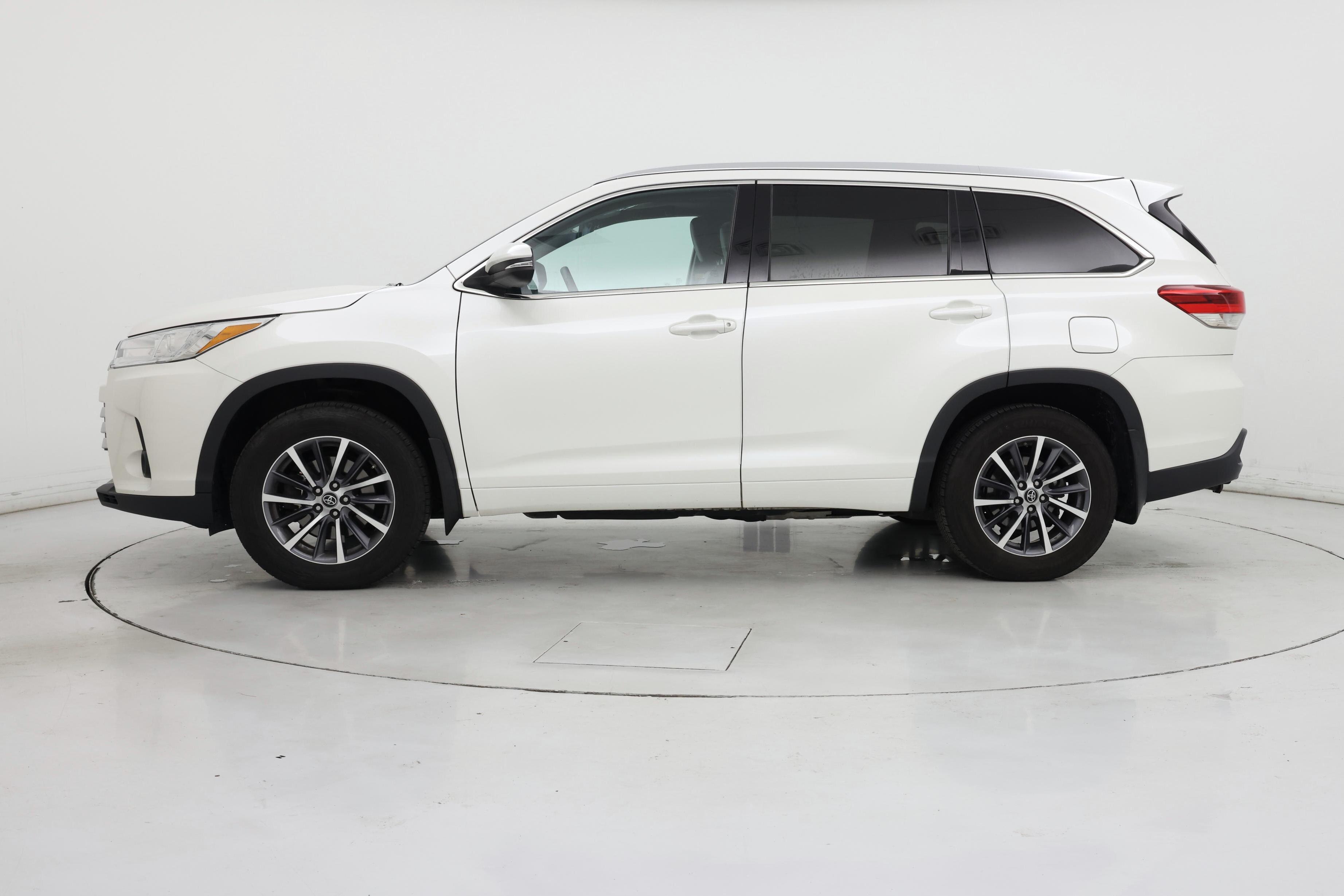 Thumbnail: 2018 Toyota Highlander - 3