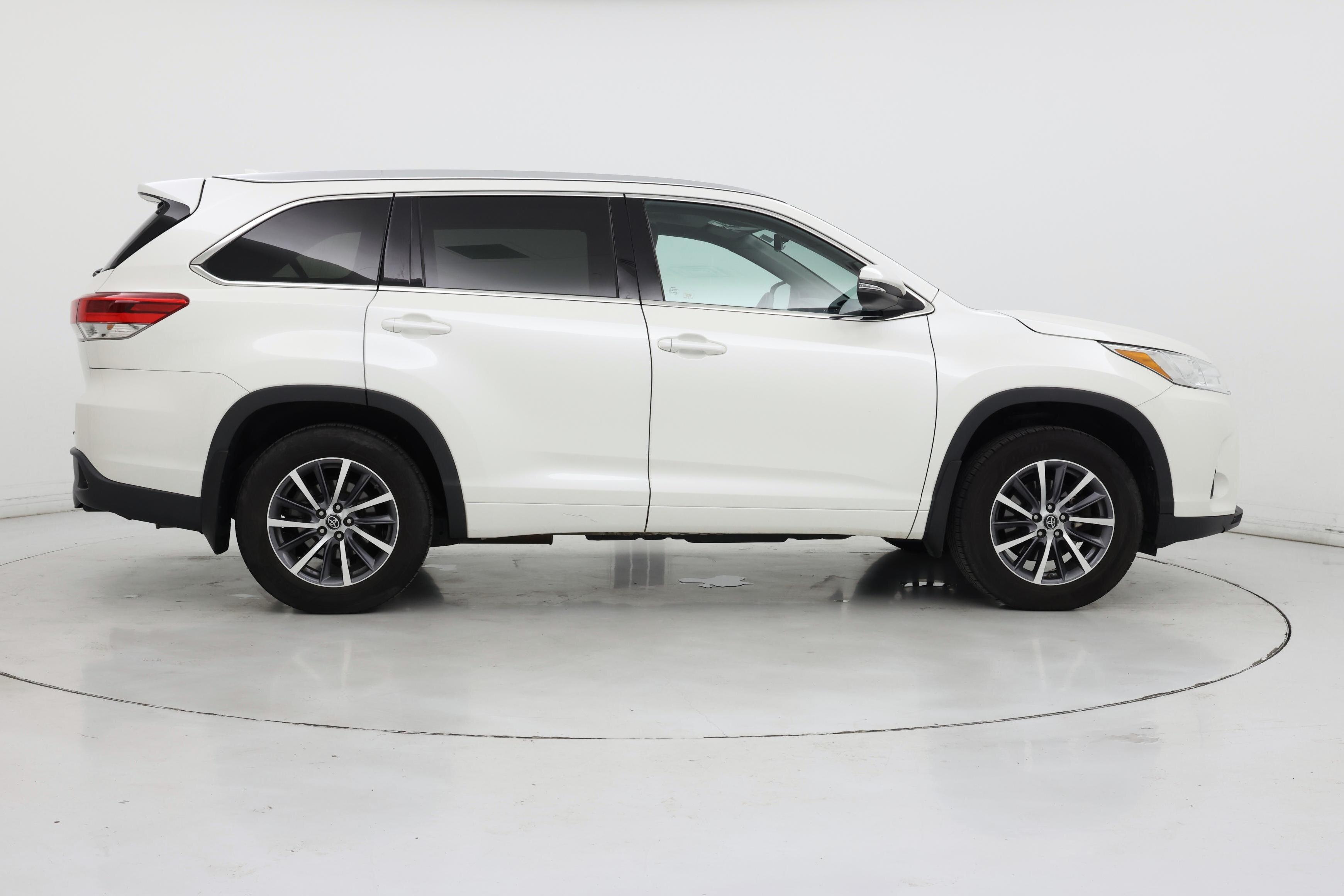 Thumbnail: 2018 Toyota Highlander - 7