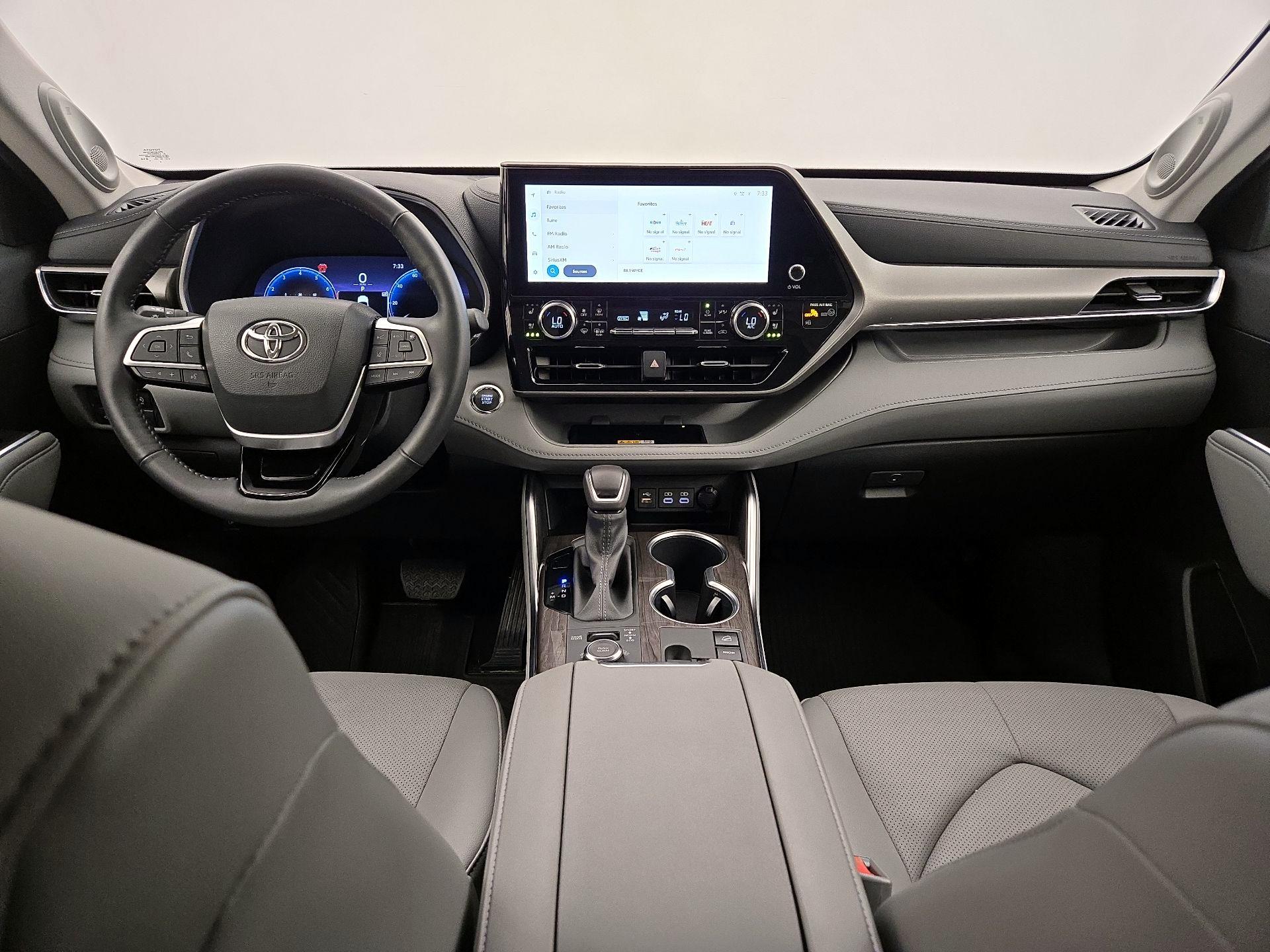 Thumbnail: 2023 Toyota Highlander - 9