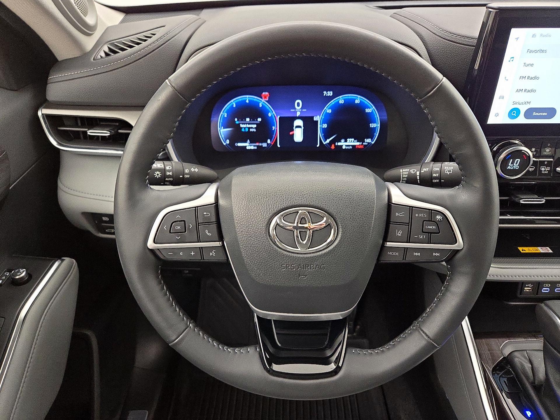 Thumbnail: 2023 Toyota Highlander - 10