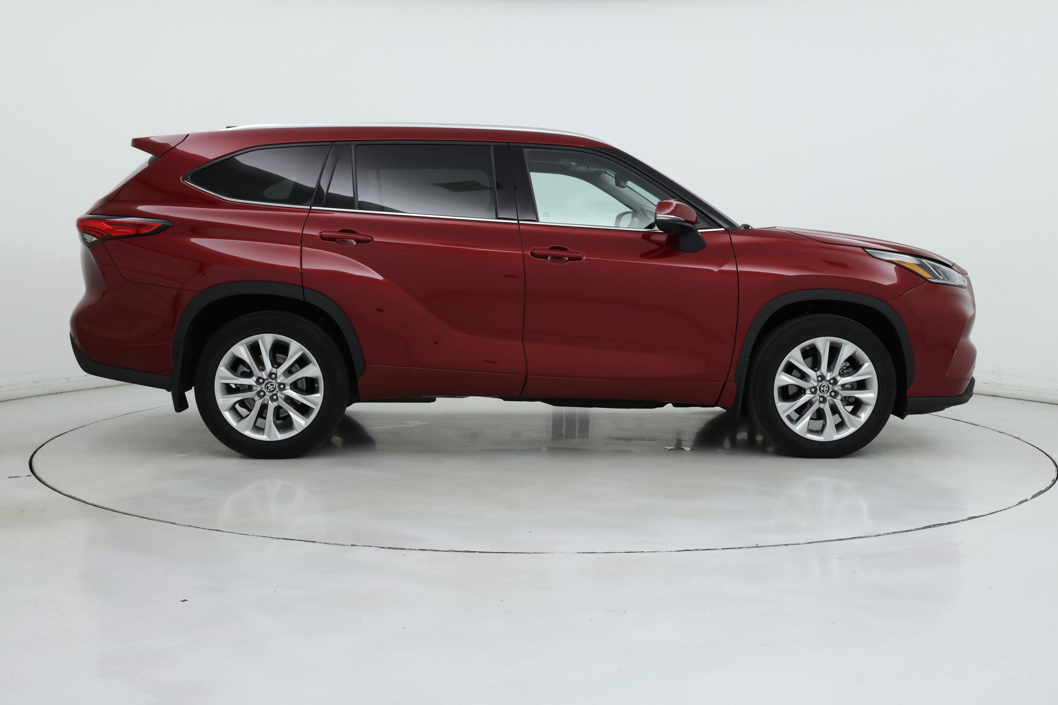Thumbnail: 2023 Toyota Highlander - 7
