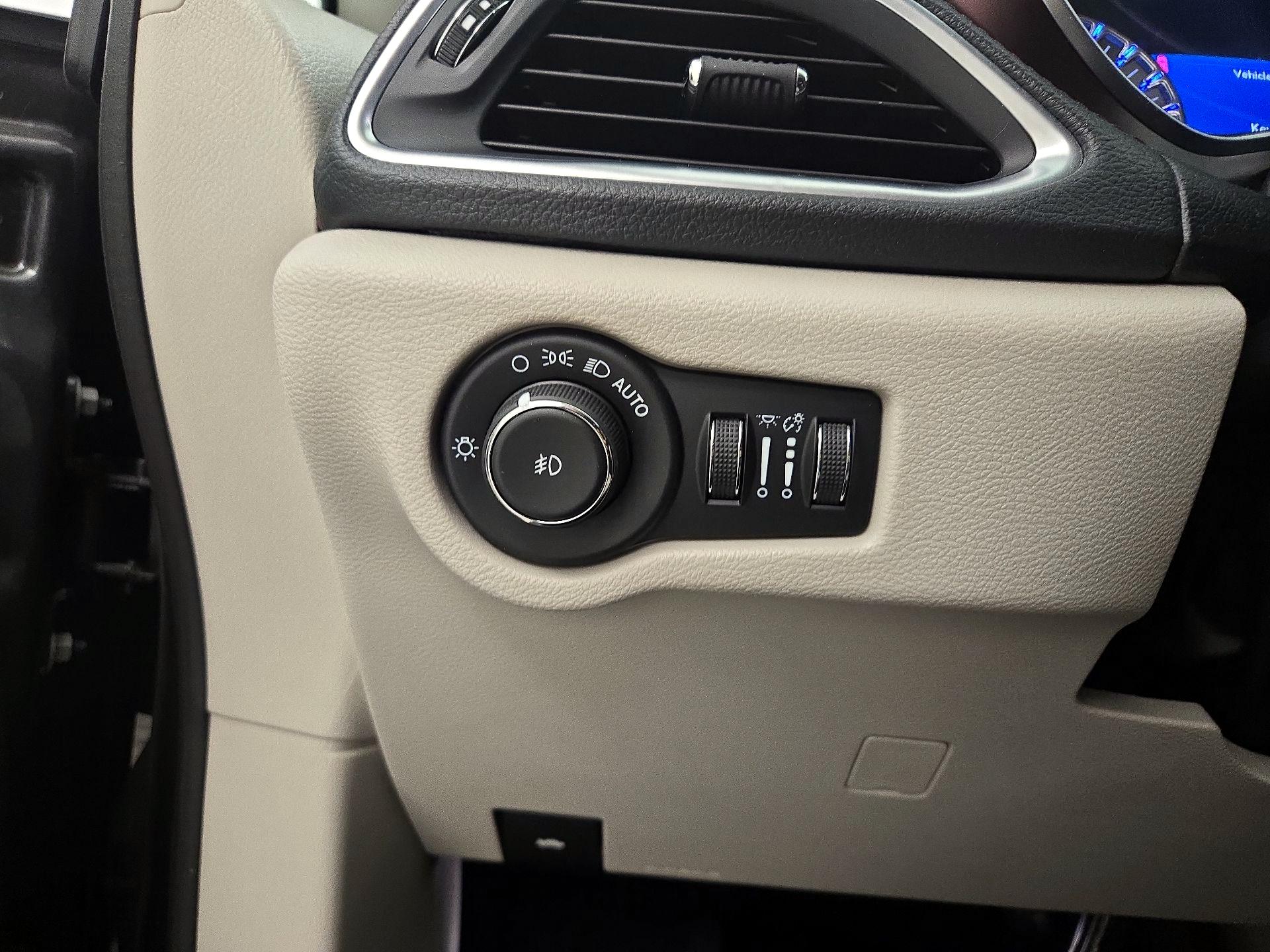 Thumbnail: 2020 Chrysler Pacifica - 13