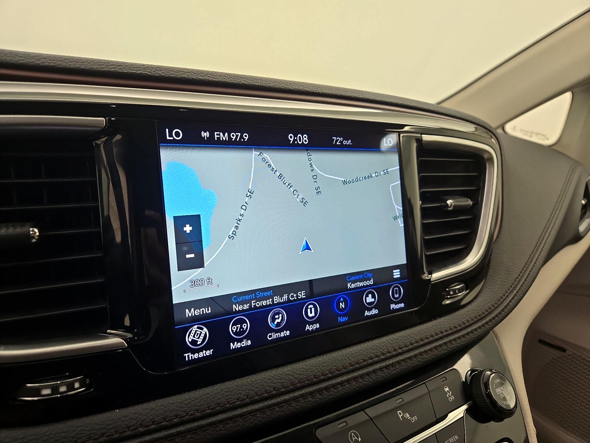 Thumbnail: 2020 Chrysler Pacifica - 14