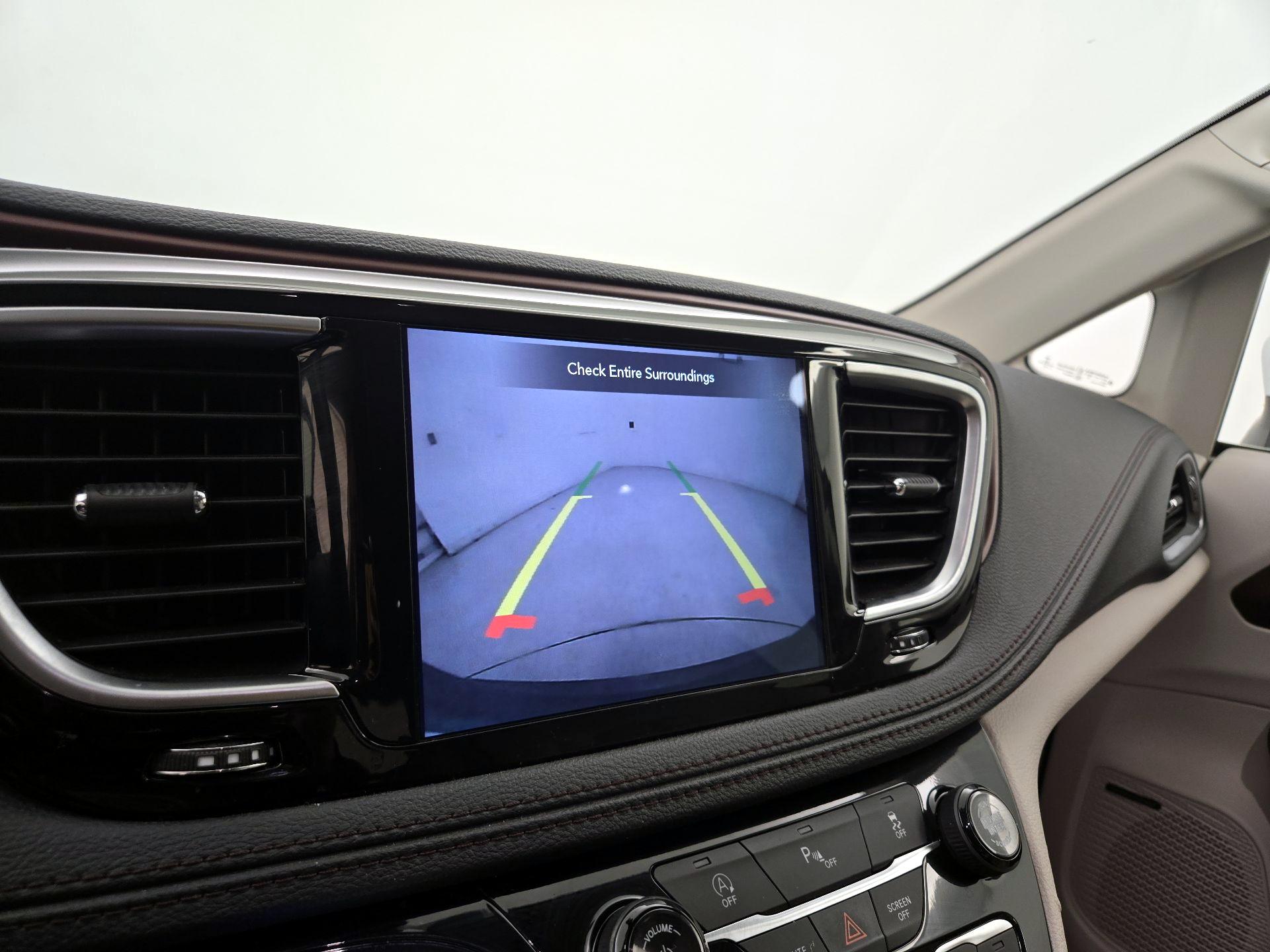 Thumbnail: 2020 Chrysler Pacifica - 15