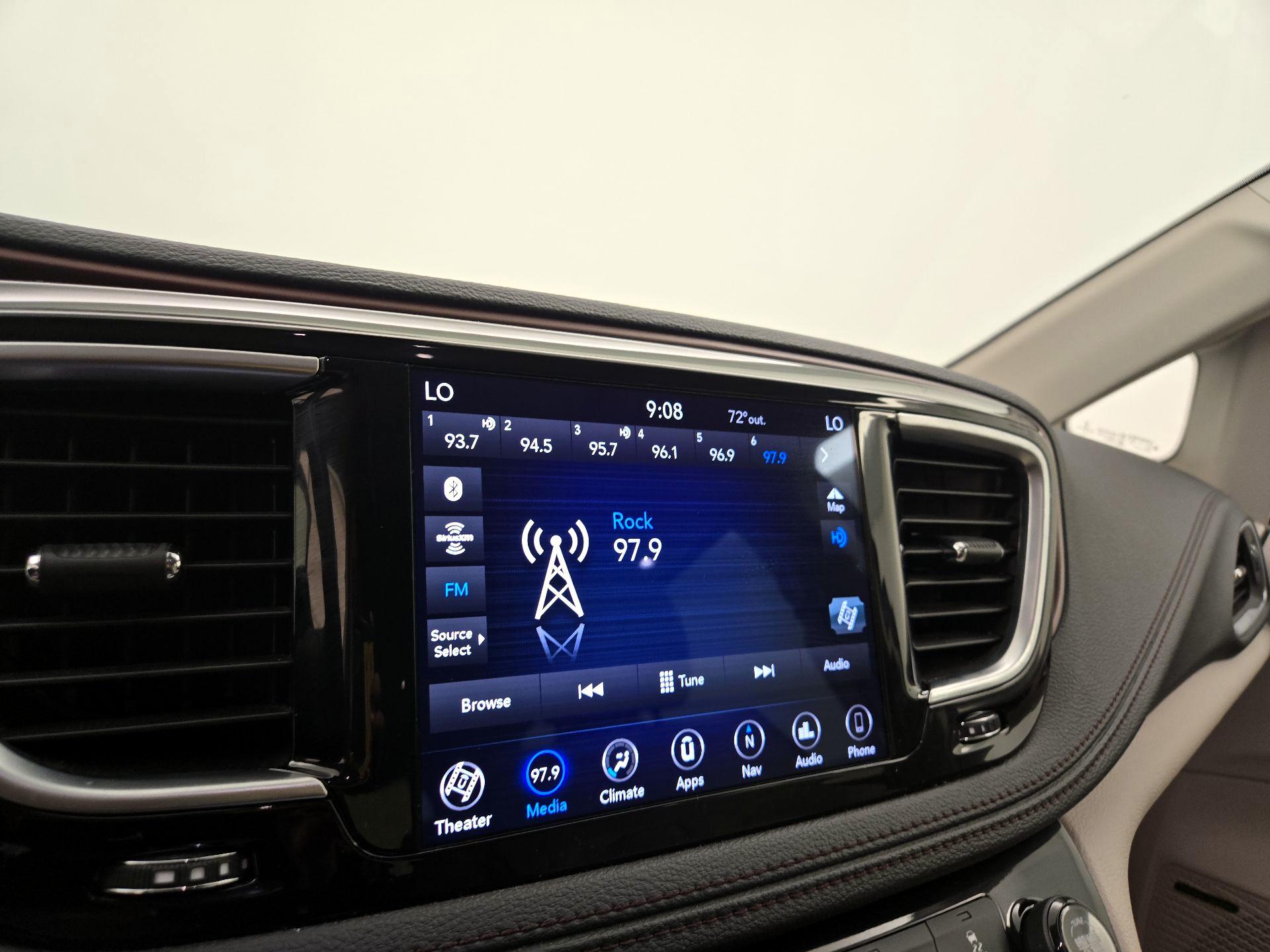 Thumbnail: 2020 Chrysler Pacifica - 16