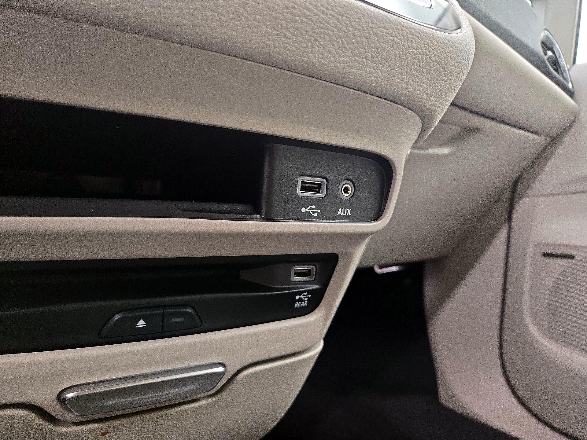 Thumbnail: 2020 Chrysler Pacifica - 19