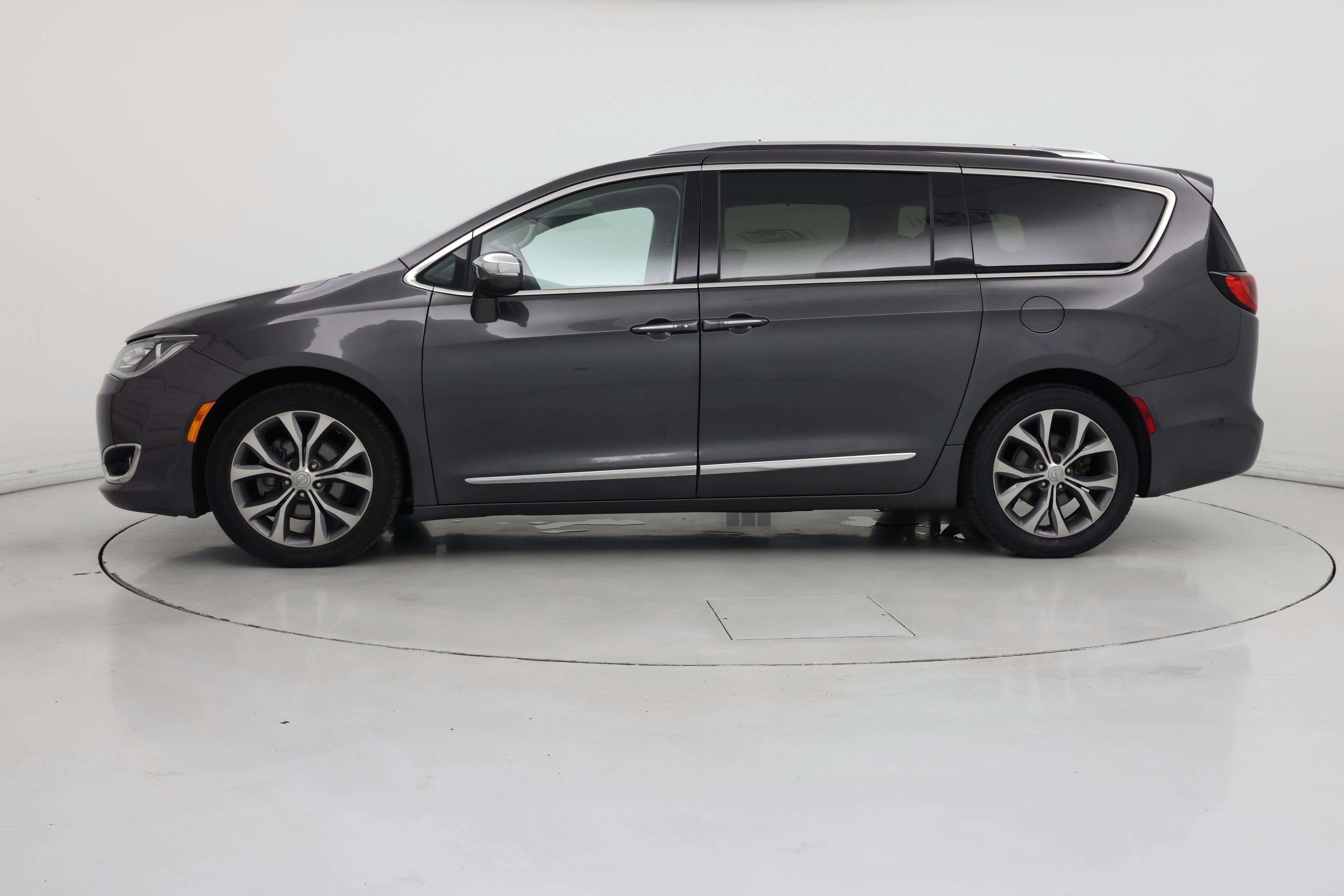 Thumbnail: 2020 Chrysler Pacifica - 3