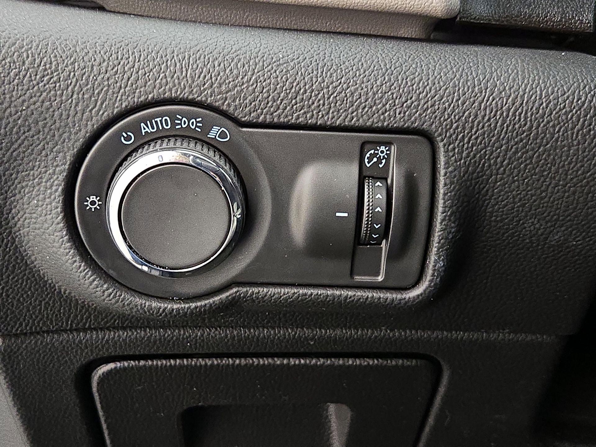 Thumbnail: 2016 Buick Verano - 13