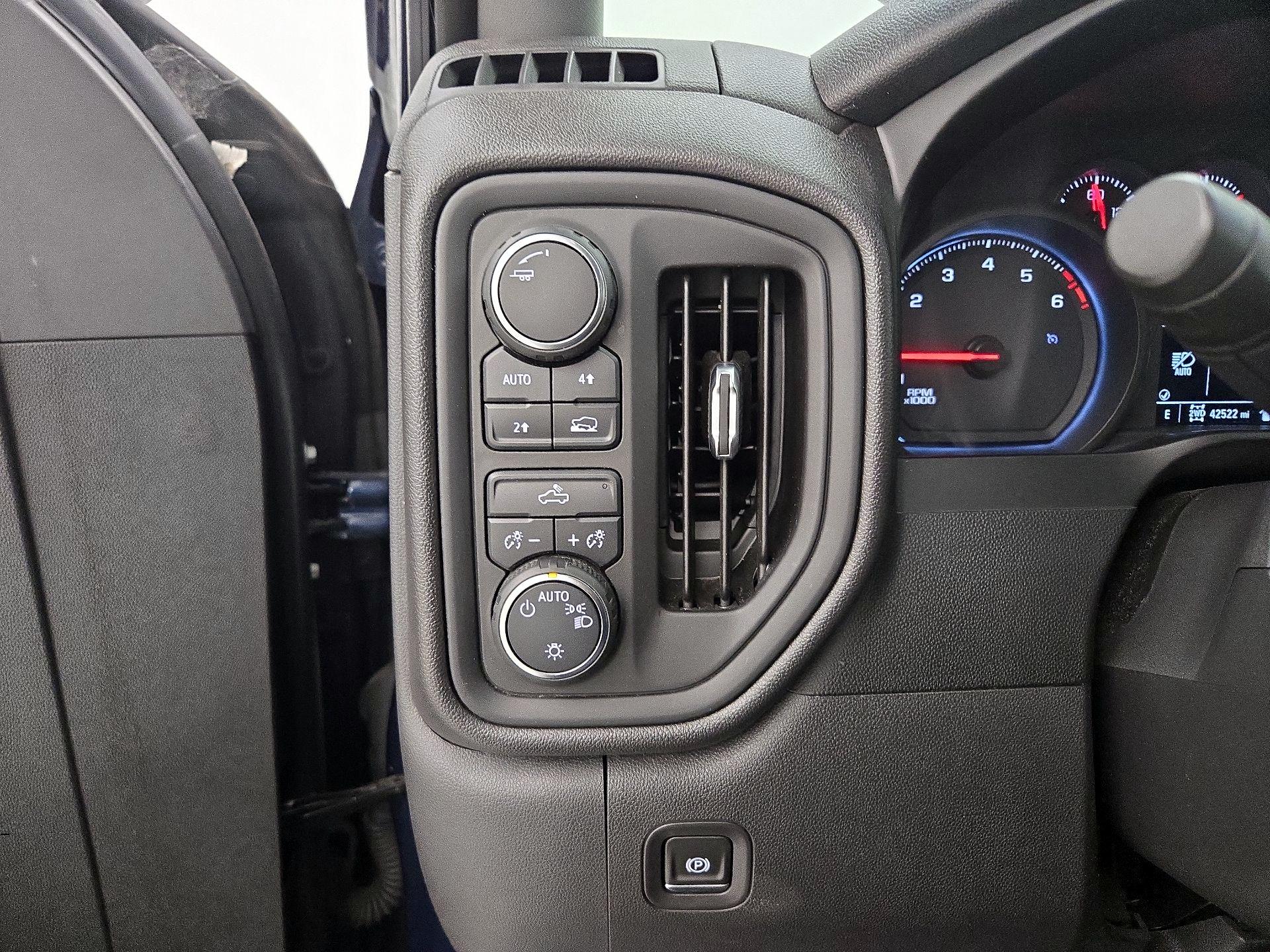 Thumbnail: 2020 Chevrolet Silverado 1500 - 13