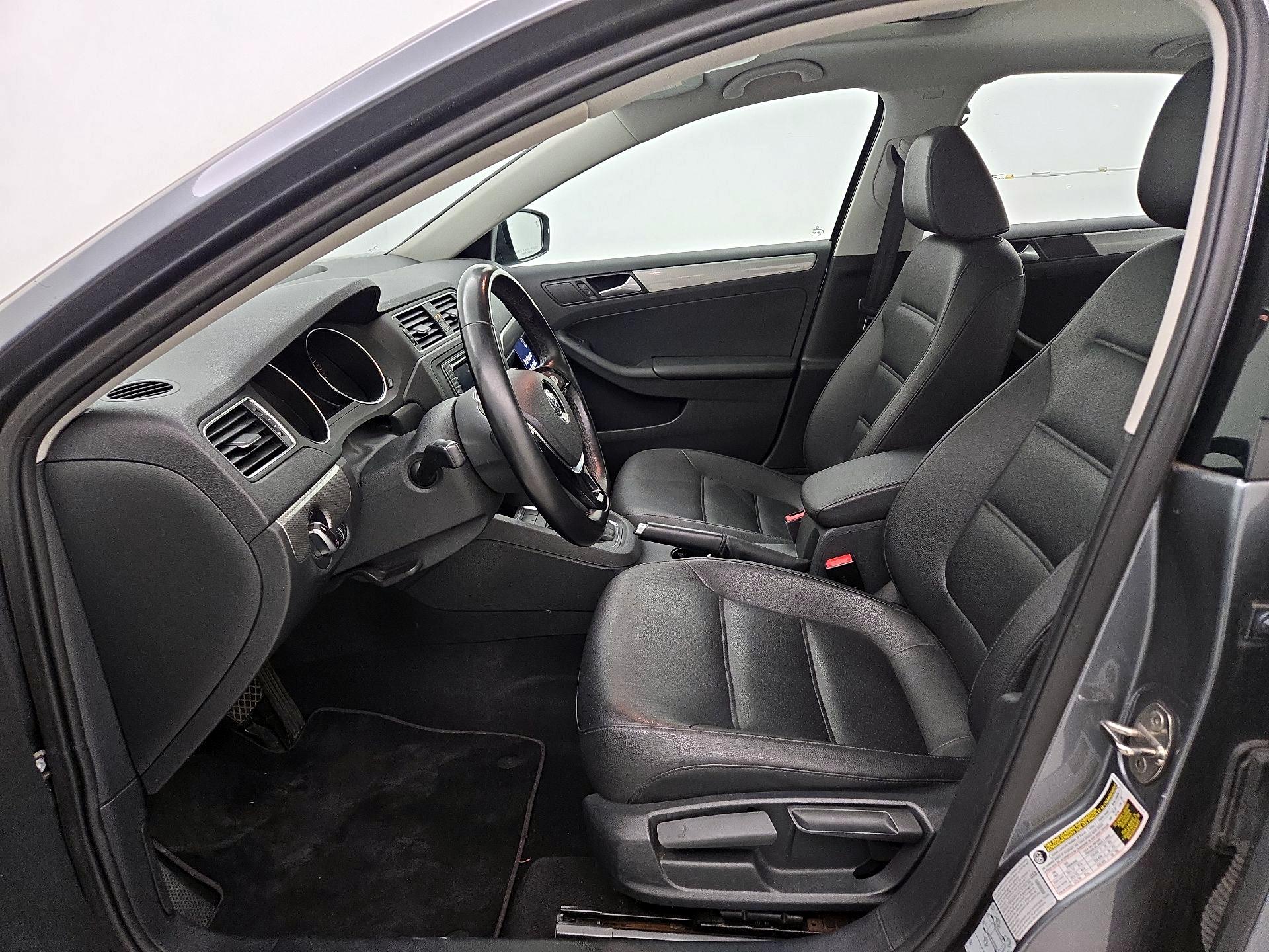 Thumbnail: 2017 Volkswagen Jetta - 11