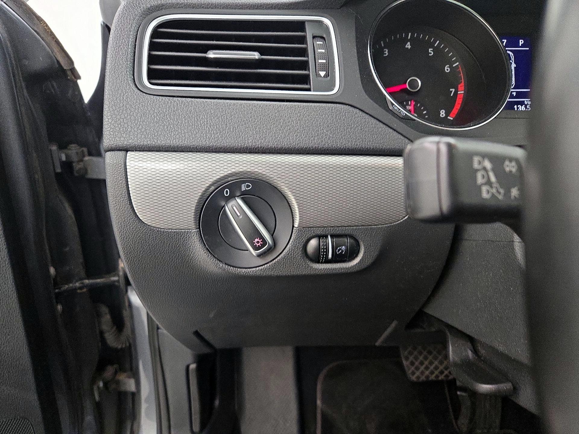 Thumbnail: 2017 Volkswagen Jetta - 13