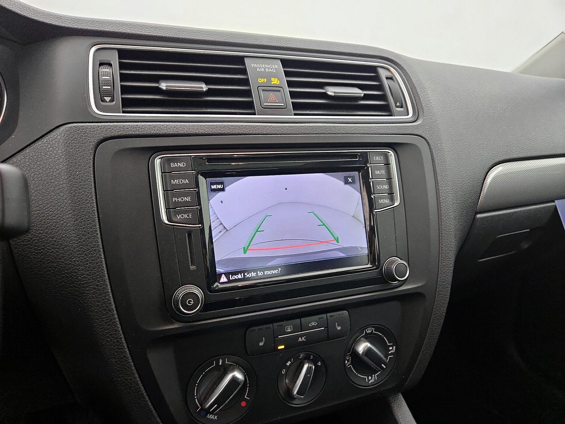 Thumbnail: 2017 Volkswagen Jetta - 14