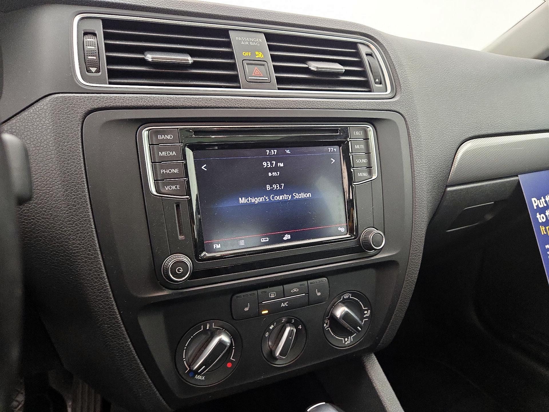 Thumbnail: 2017 Volkswagen Jetta - 15