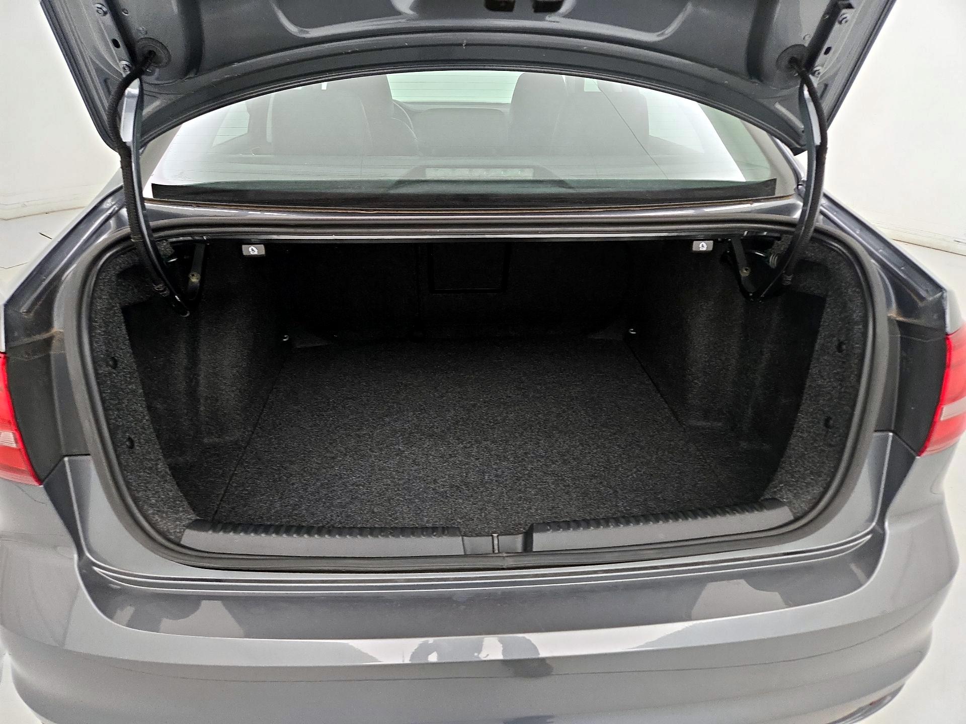 Thumbnail: 2017 Volkswagen Jetta - 20