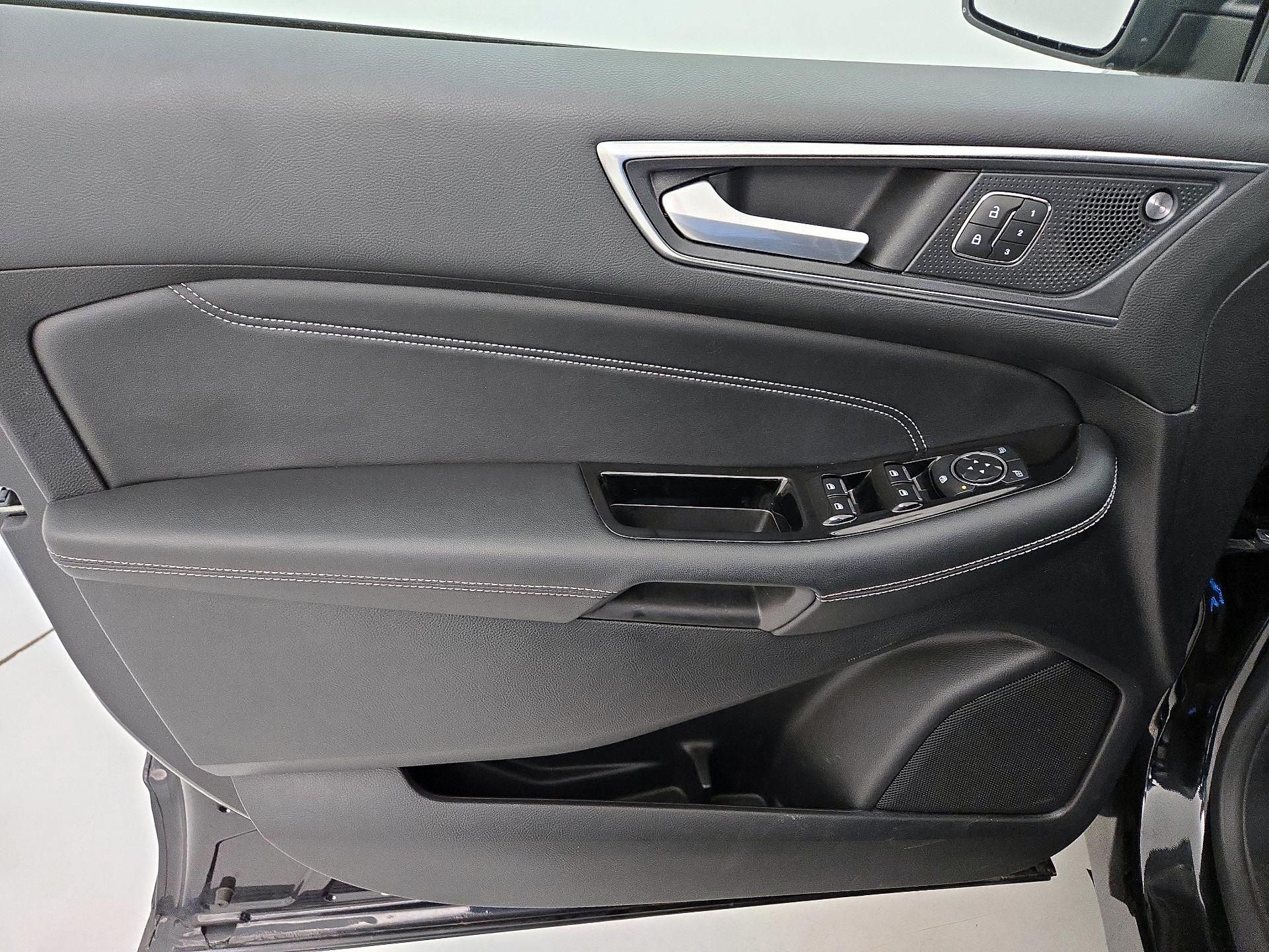 Thumbnail: 2020 Ford Edge - 12