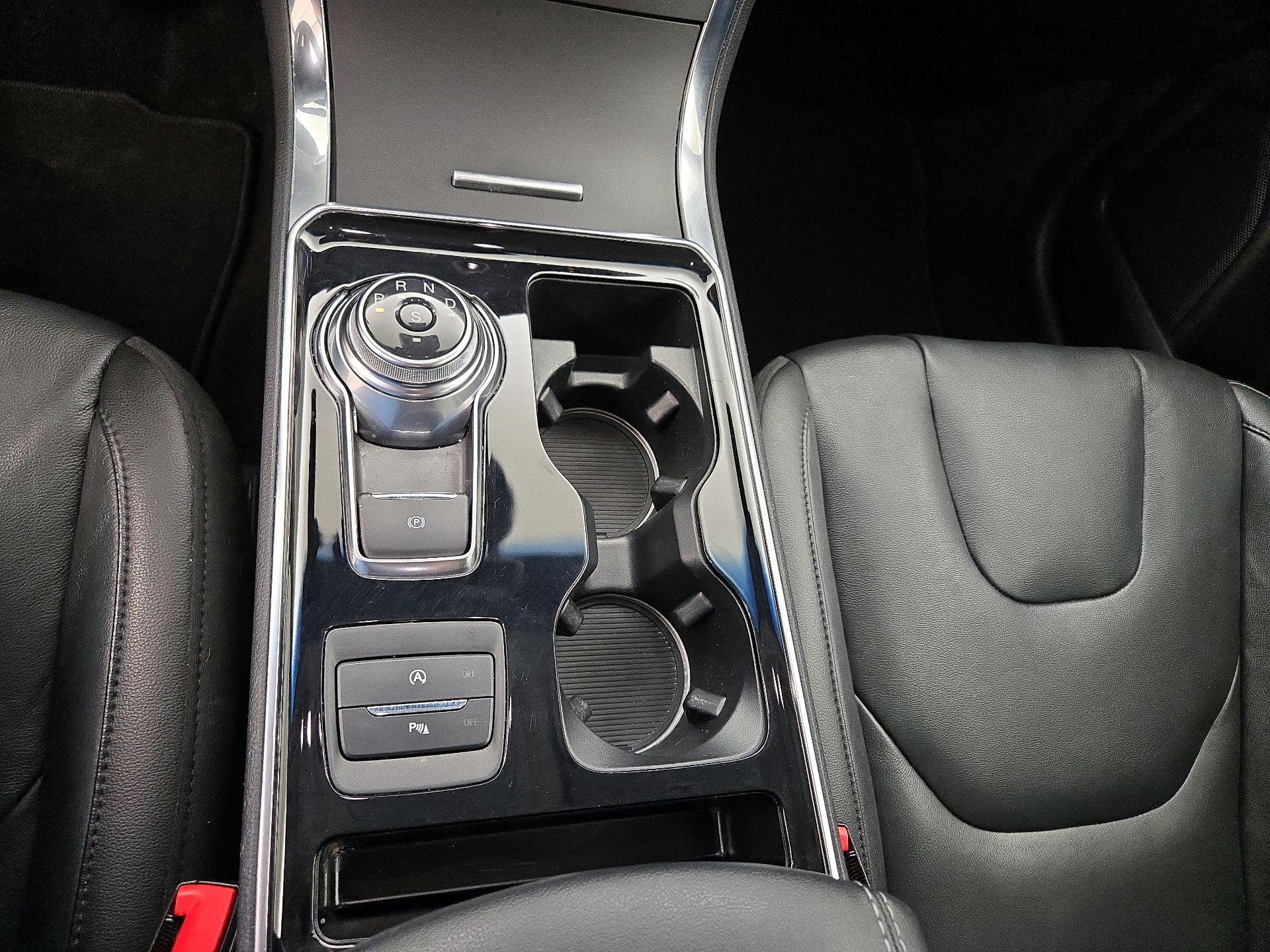 Thumbnail: 2020 Ford Edge - 17