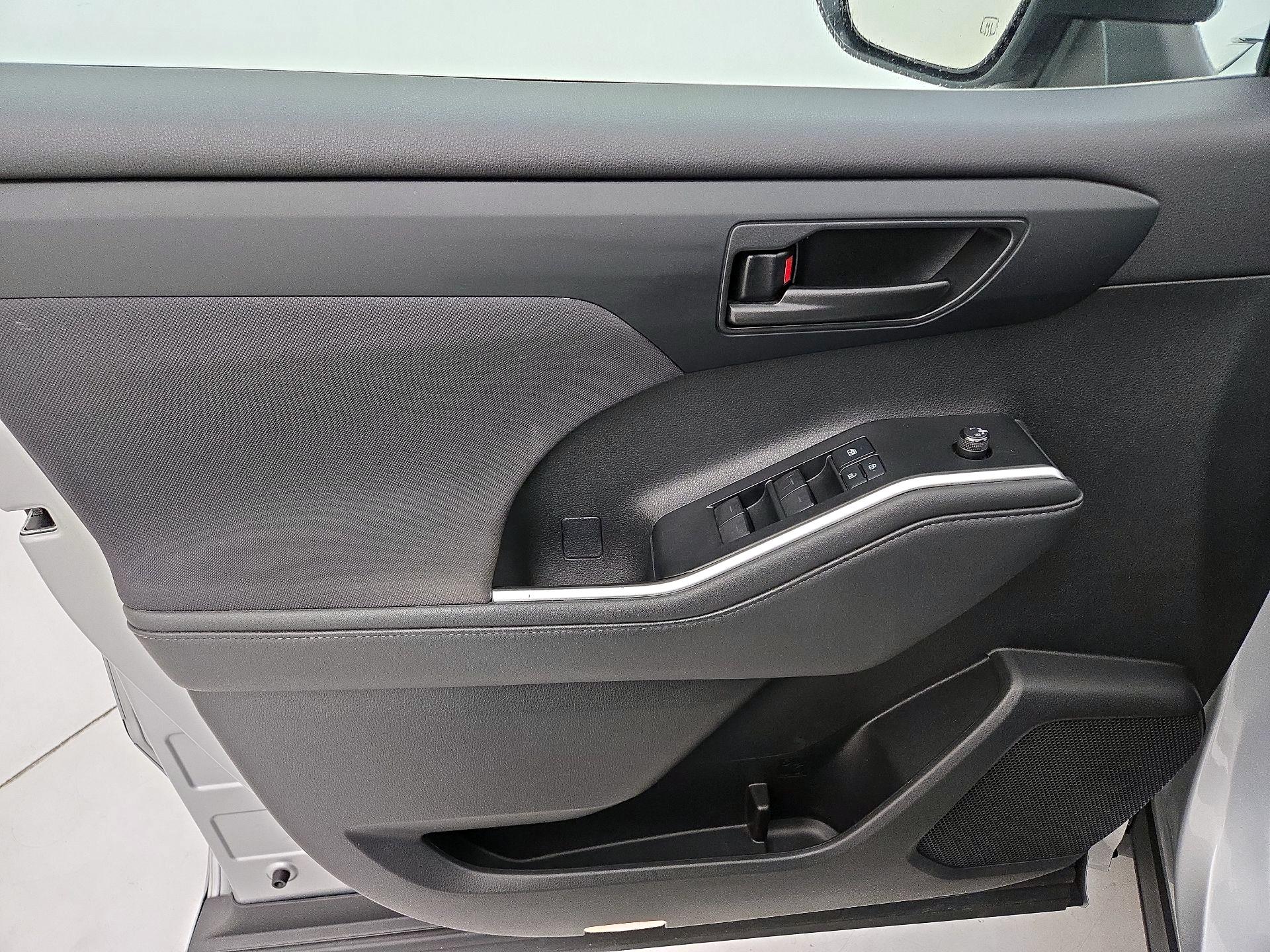 Thumbnail: 2021 Toyota Highlander - 12